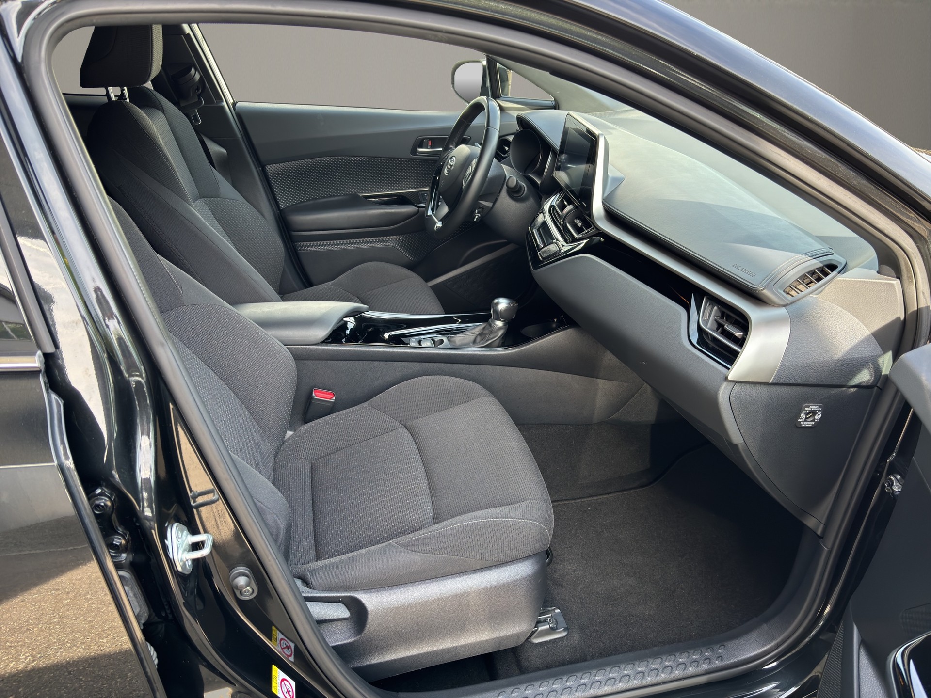 TOYOTA C-HR 1.8 HSD CVT Trend-image-16
