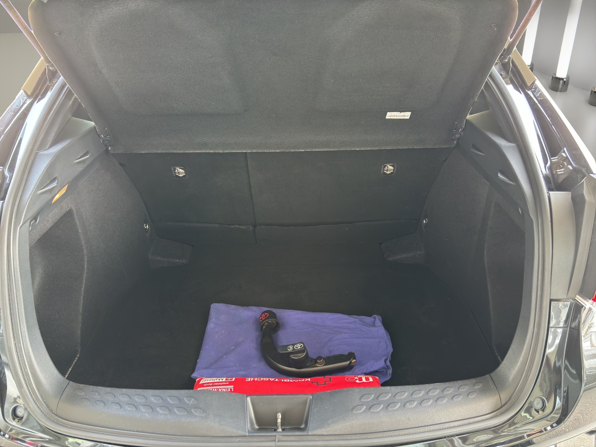 TOYOTA C-HR 1.8 HSD CVT Trend-image-19