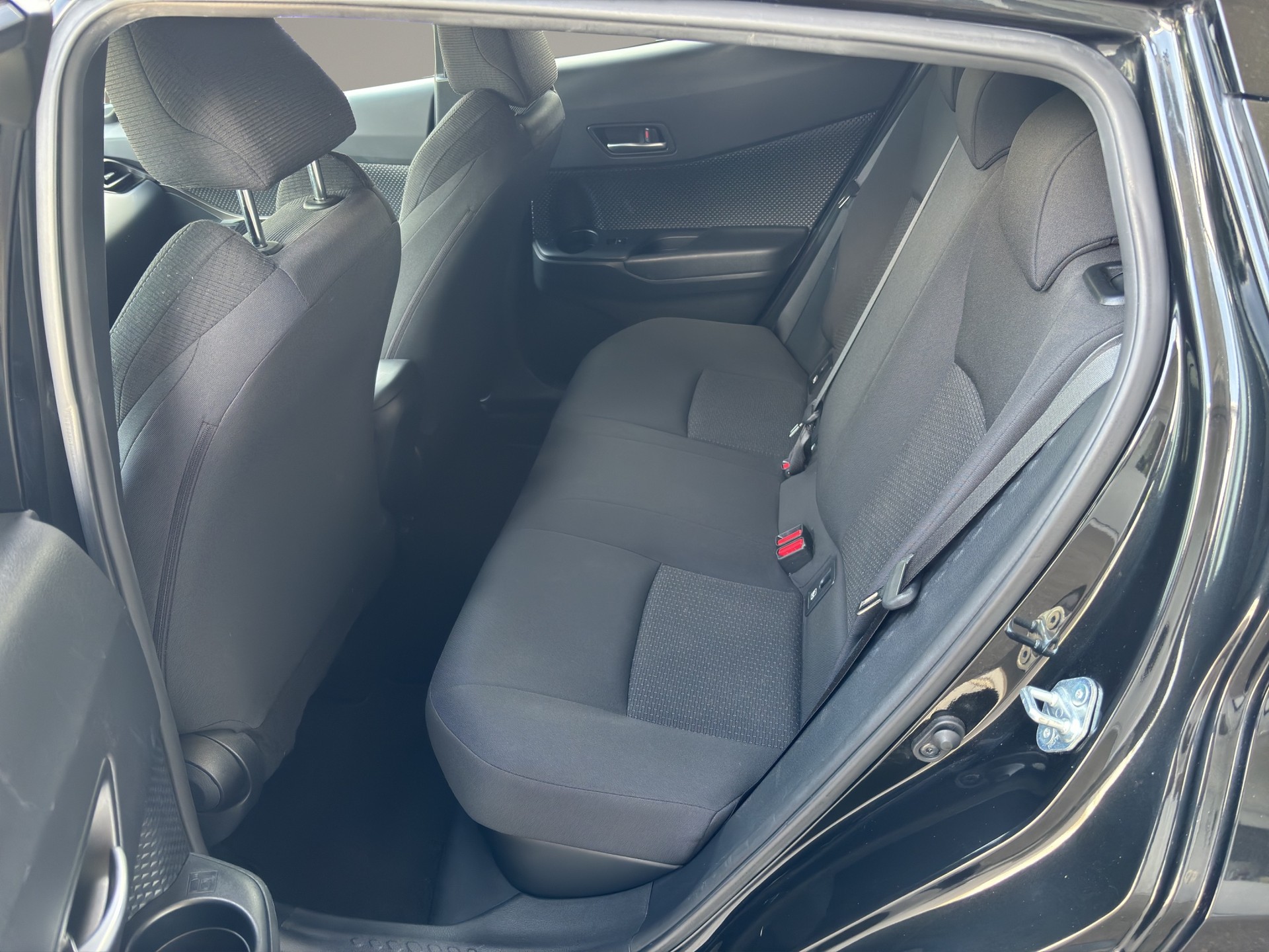 TOYOTA C-HR 1.8 HSD CVT Trend-image-12