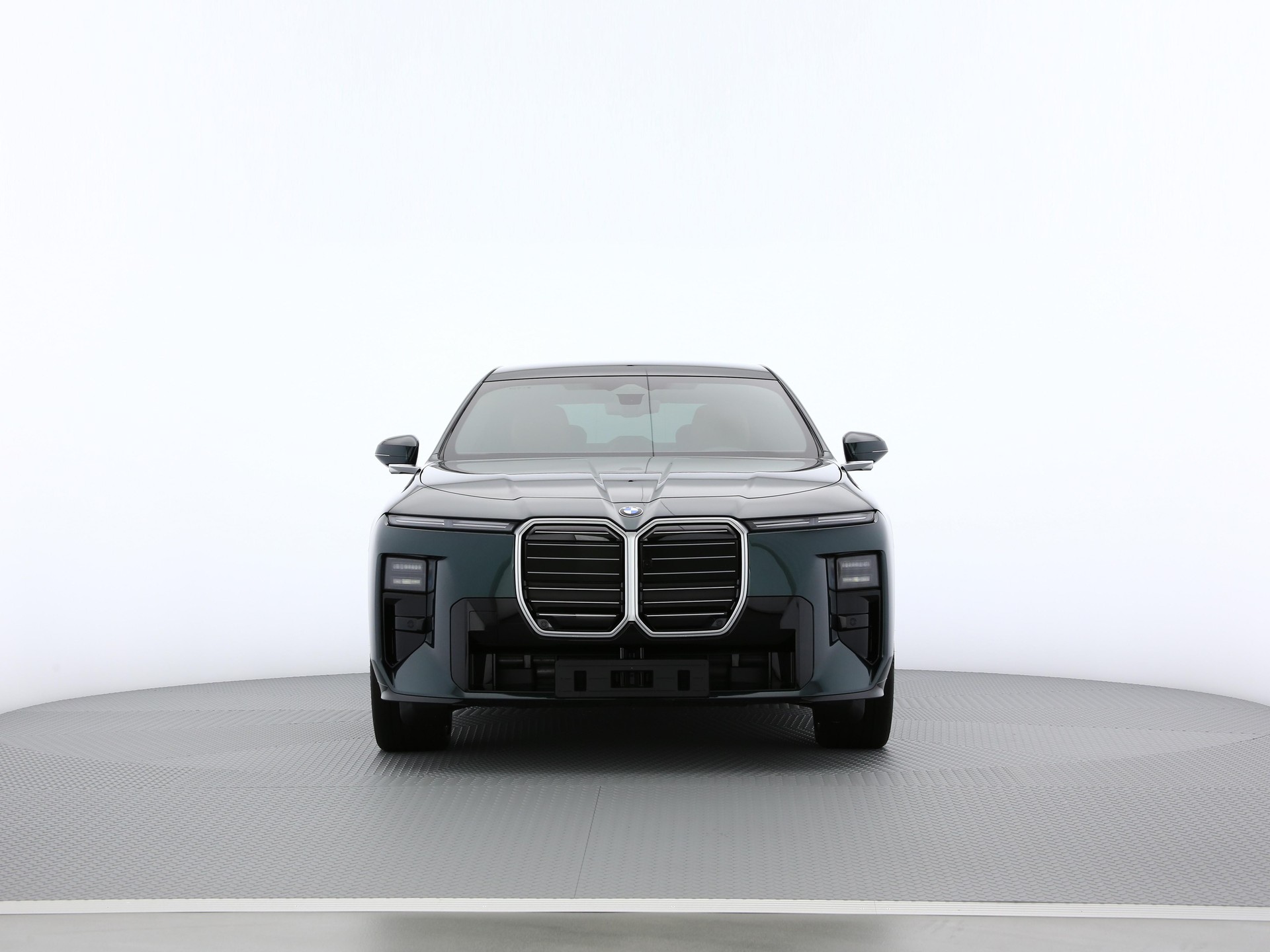 BMW i7 G70 xDrive60-image-4