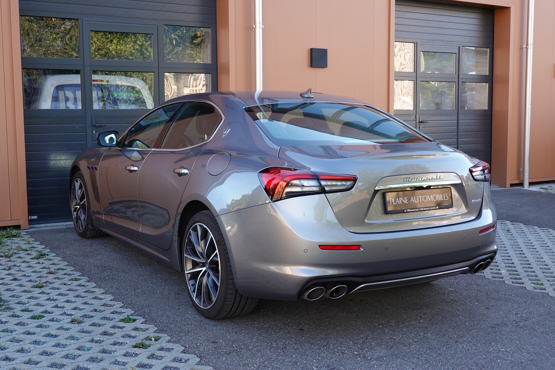 MASERATI Ghibli 2.0 Hybrid GT "* CH Auto * Tempomat * Camera recul * Sièges Electriques/mémoire * Toit Ouvrant * Phares LED *"-image-9