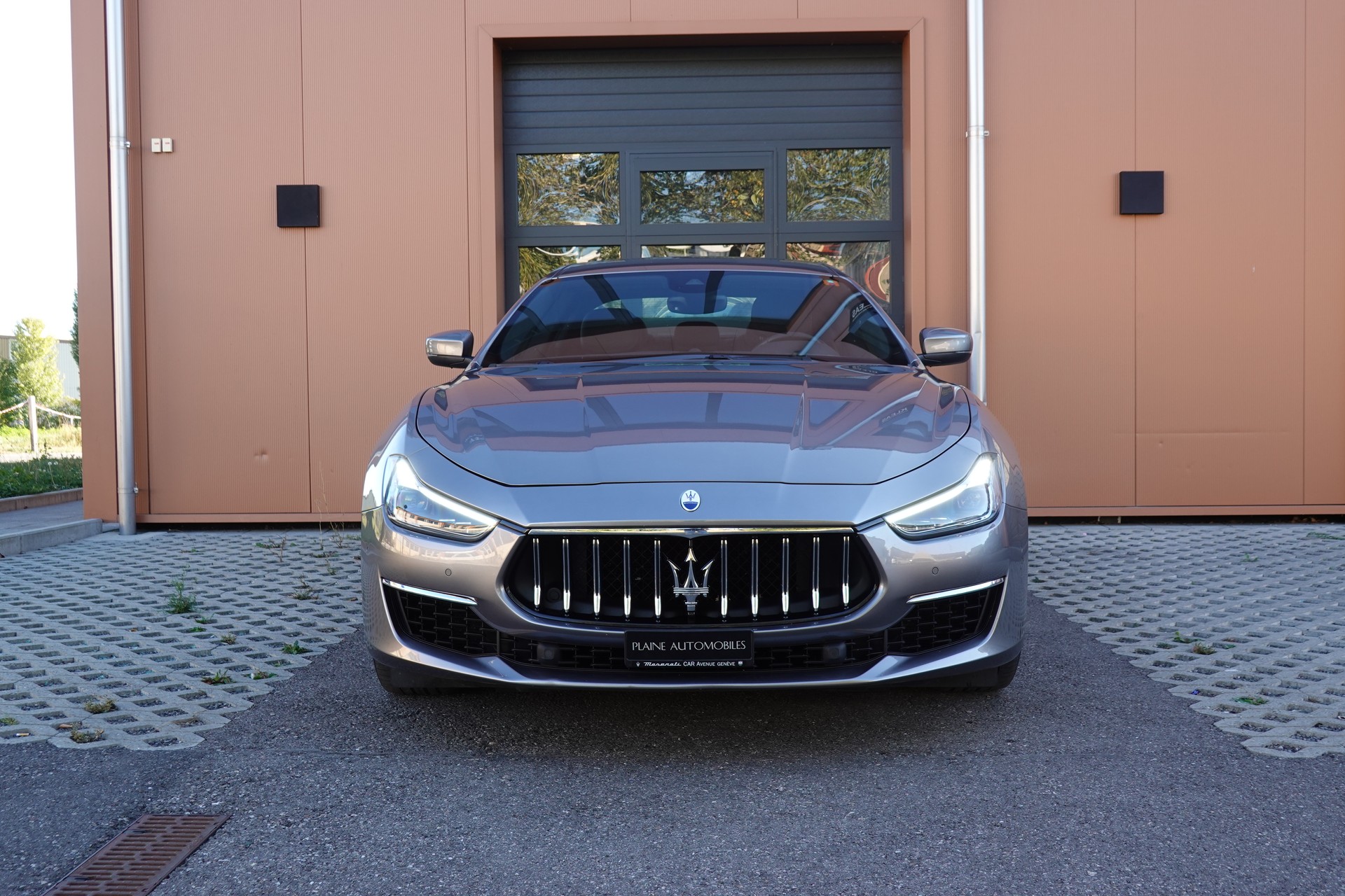 MASERATI Ghibli 2.0 Hybrid GT "* CH Auto * Tempomat * Camera recul * Sièges Electriques/mémoire * Toit Ouvrant * Phares LED *"-image-1
