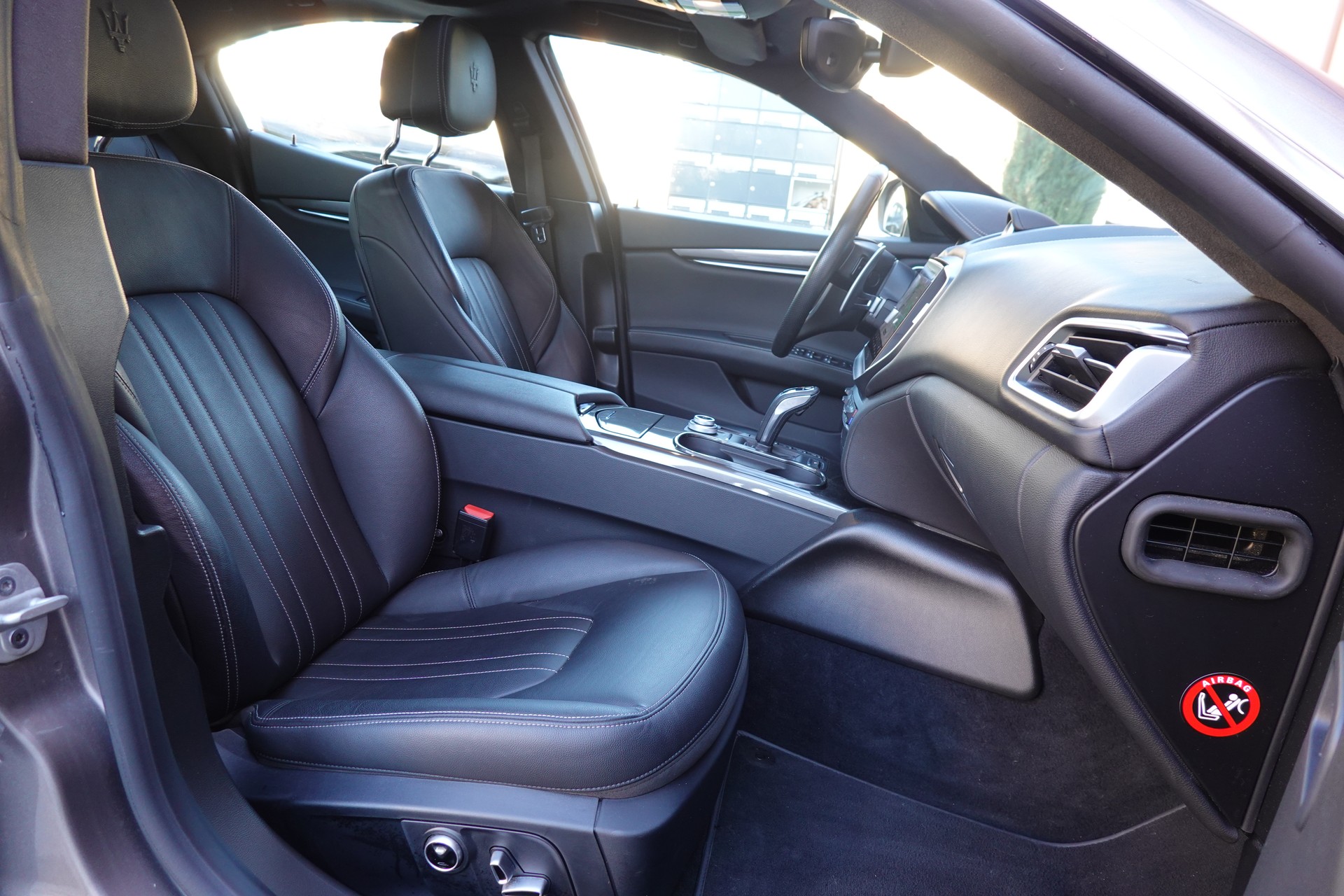 MASERATI Ghibli 2.0 Hybrid GT "* CH Auto * Tempomat * Camera recul * Sièges Electriques/mémoire * Toit Ouvrant * Phares LED *"-image-25