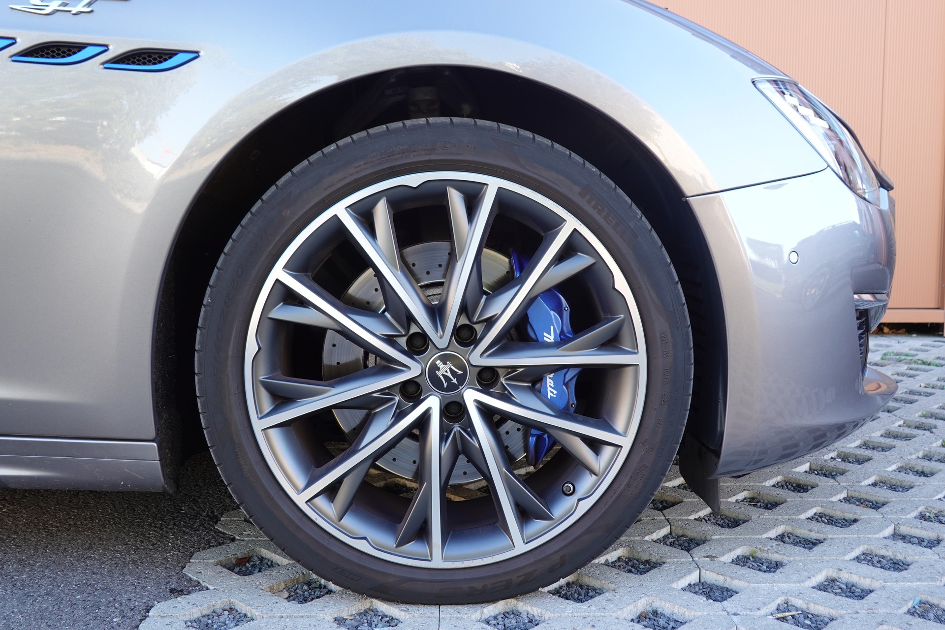 MASERATI Ghibli 2.0 Hybrid GT "* CH Auto * Tempomat * Camera recul * Sièges Electriques/mémoire * Toit Ouvrant * Phares LED *"-image-4