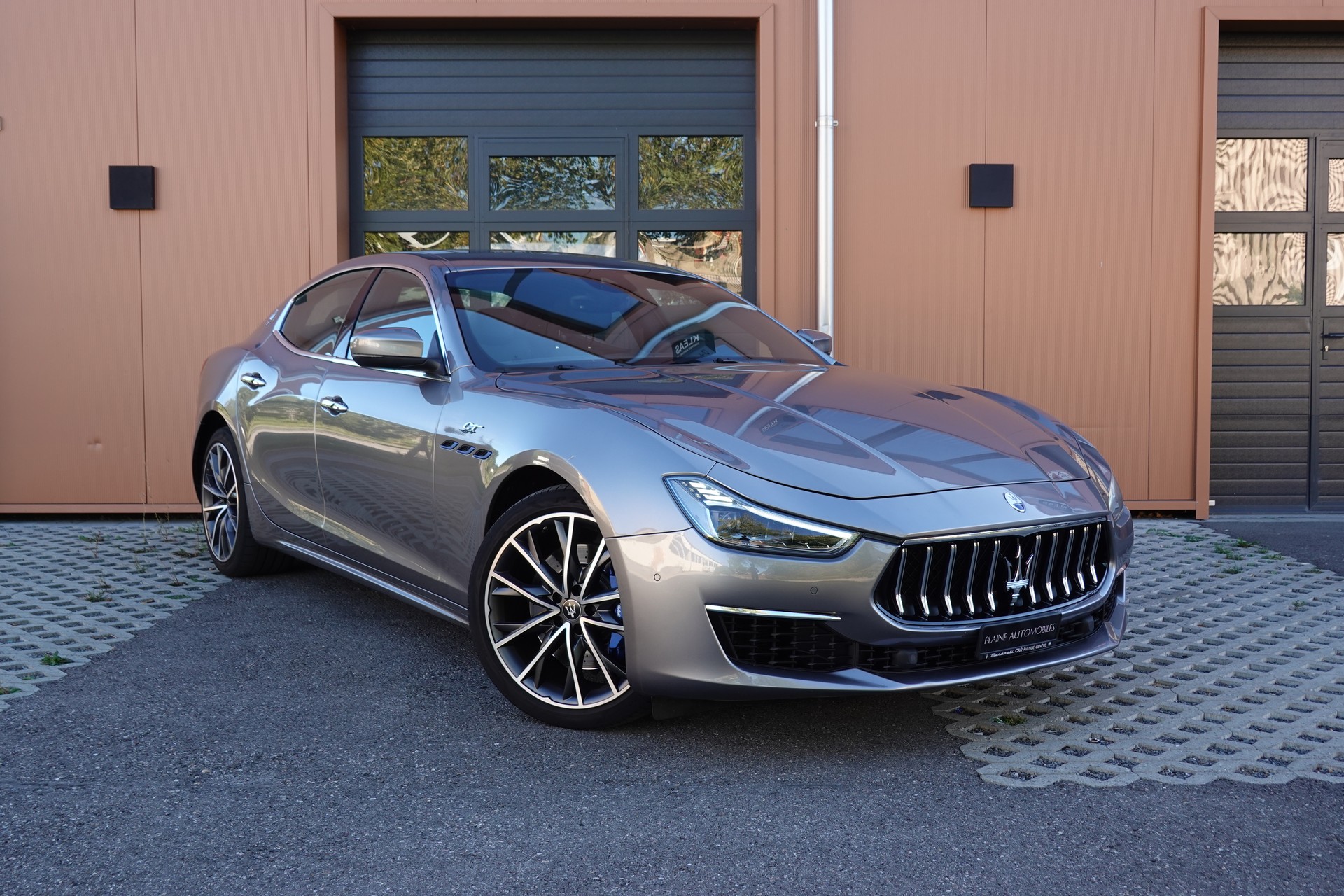 MASERATI Ghibli 2.0 Hybrid GT "* CH Auto * Tempomat * Camera recul * Sièges Electriques/mémoire * Toit Ouvrant * Phares LED *"-image-0