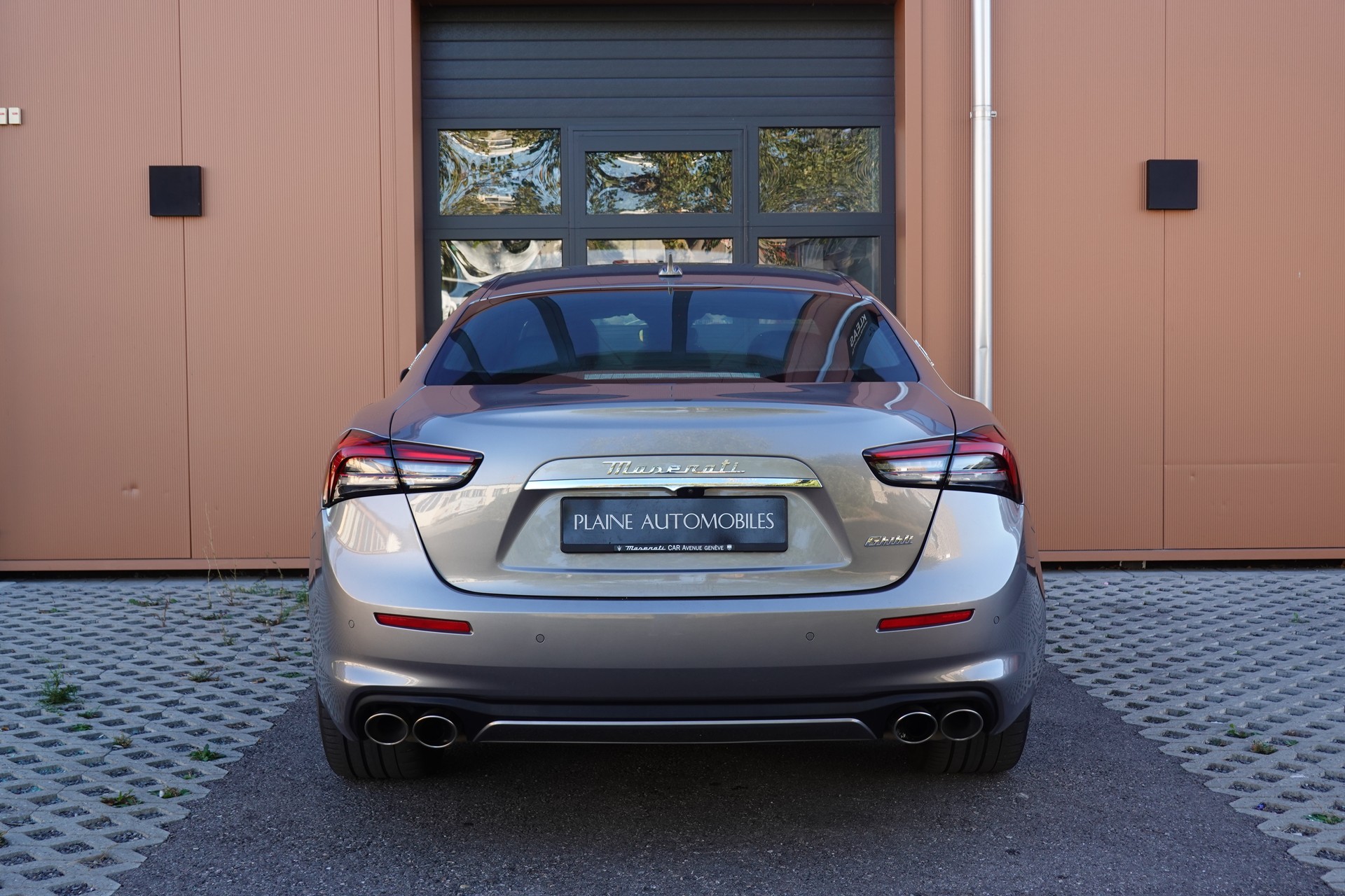 MASERATI Ghibli 2.0 Hybrid GT "* CH Auto * Tempomat * Camera recul * Sièges Electriques/mémoire * Toit Ouvrant * Phares LED *"-image-8