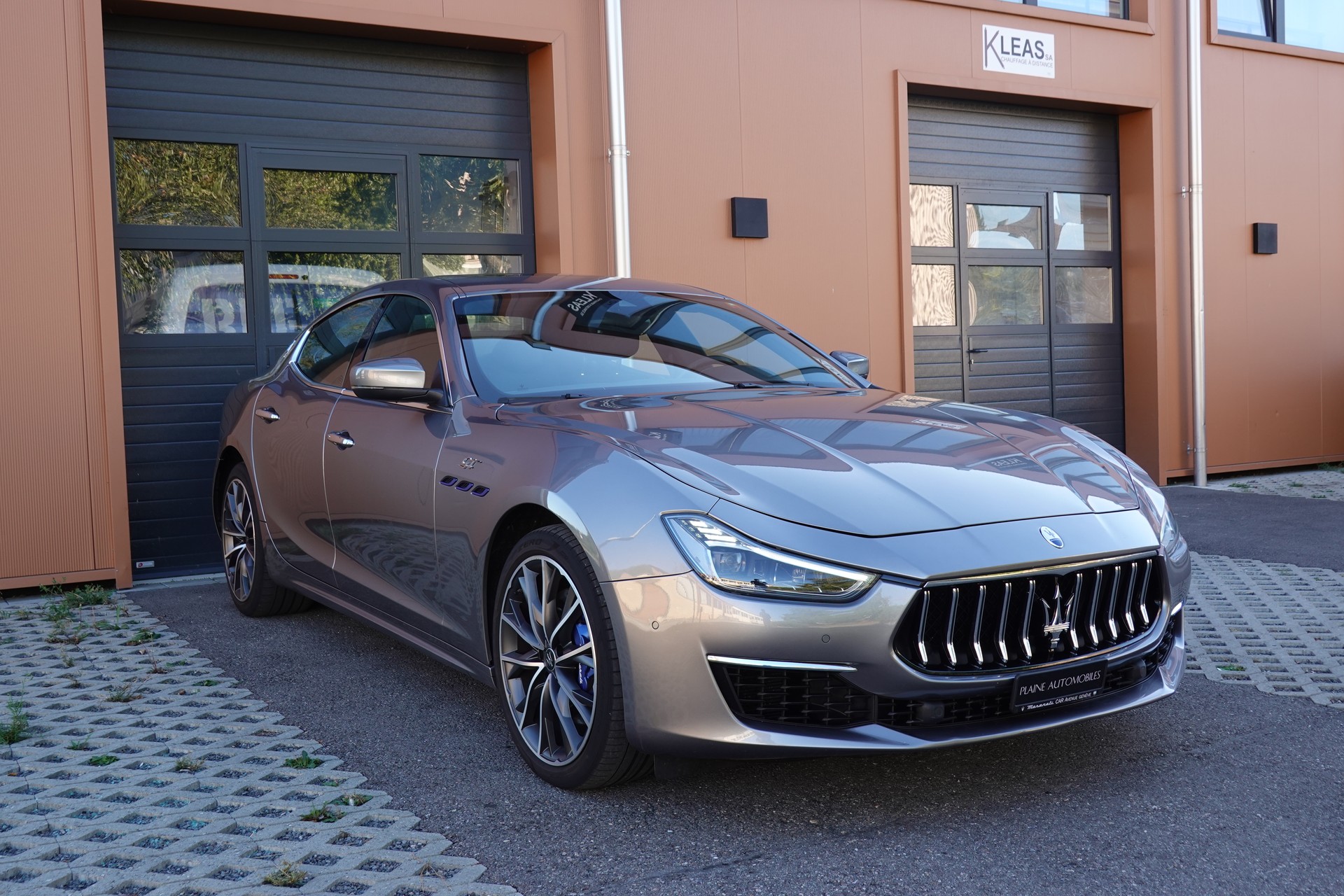 MASERATI Ghibli 2.0 Hybrid GT "* CH Auto * Tempomat * Camera recul * Sièges Electriques/mémoire * Toit Ouvrant * Phares LED *"-image-2