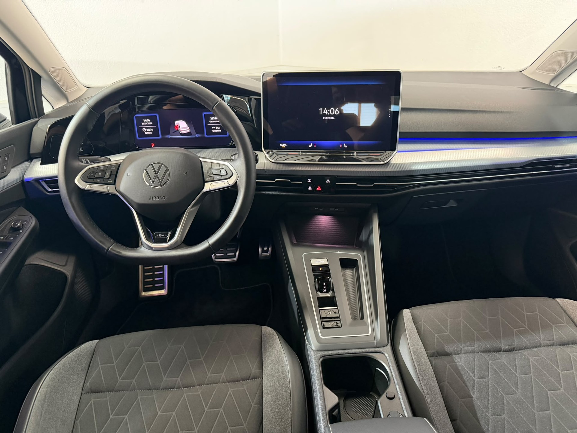 VW Golf 1.5 e TSI mHEV Life DSG-image-9