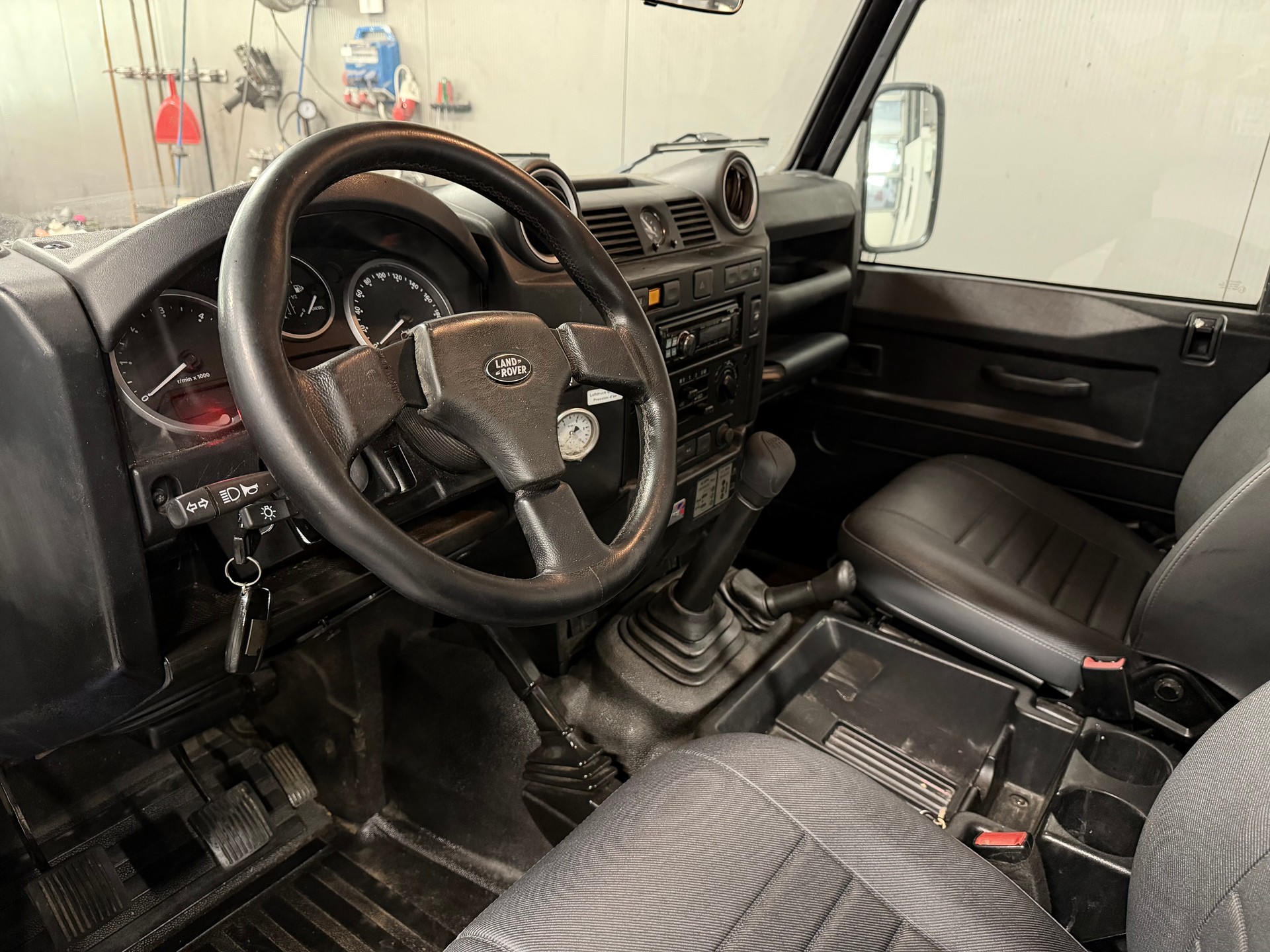 LAND ROVER 130-image-7