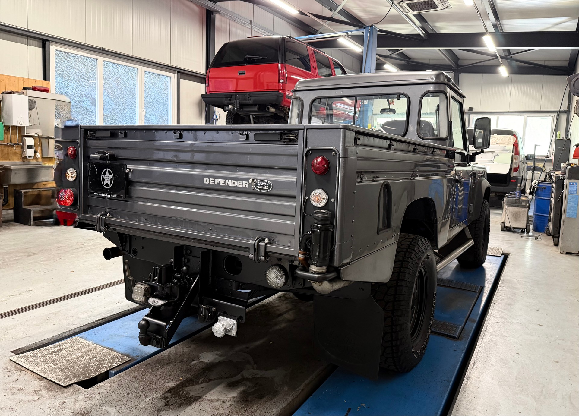LAND ROVER 130-image-4