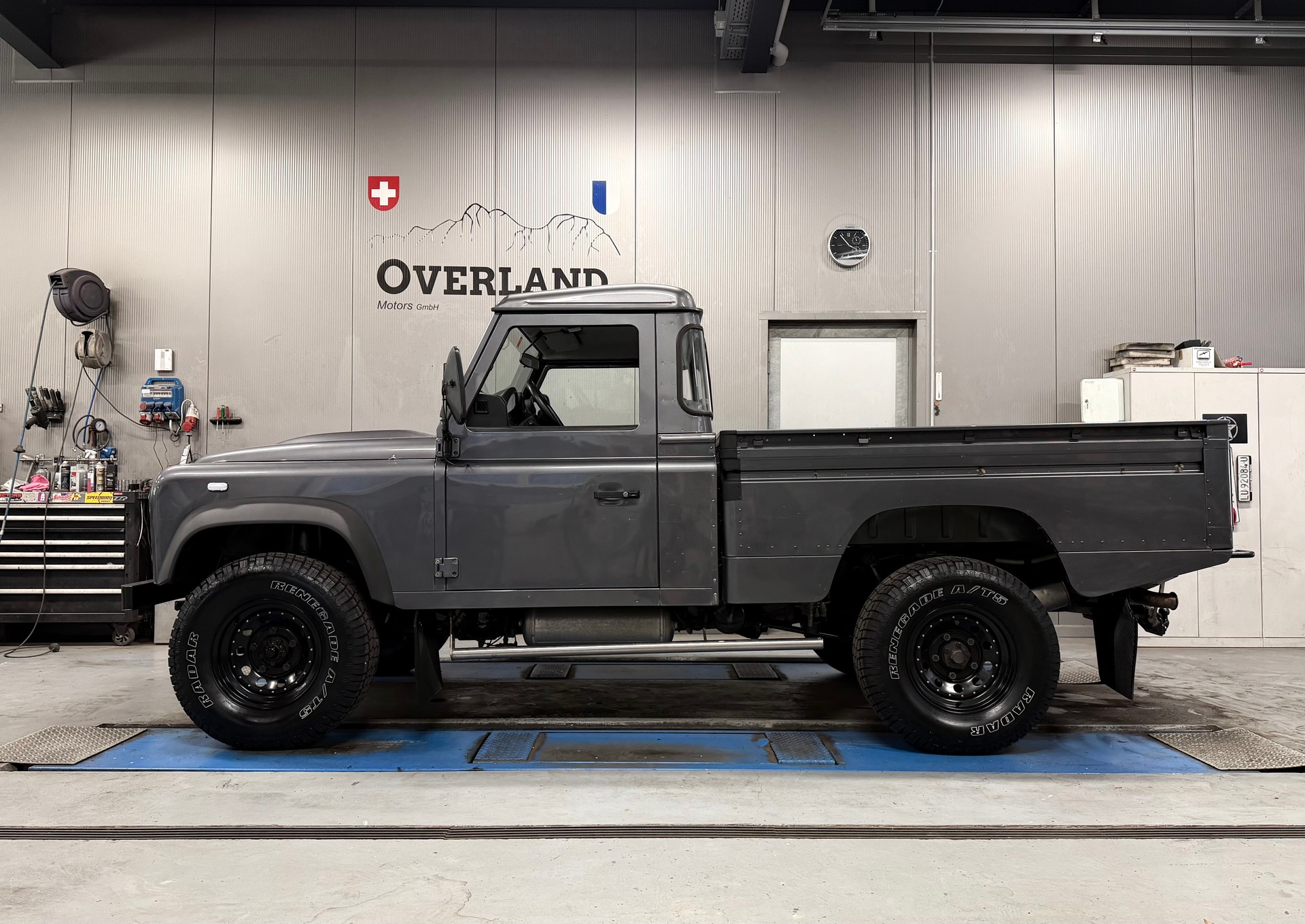 LAND ROVER 130-image-2
