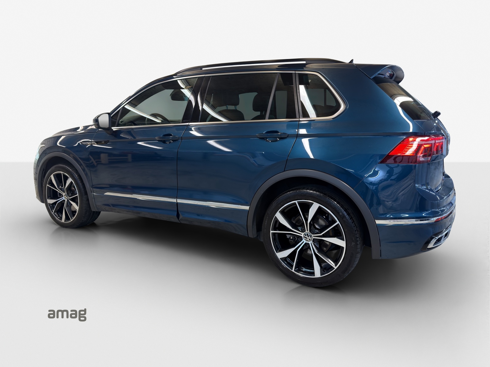VW Tiguan 2.0TSI R-Line 4Motion DSG-image-2