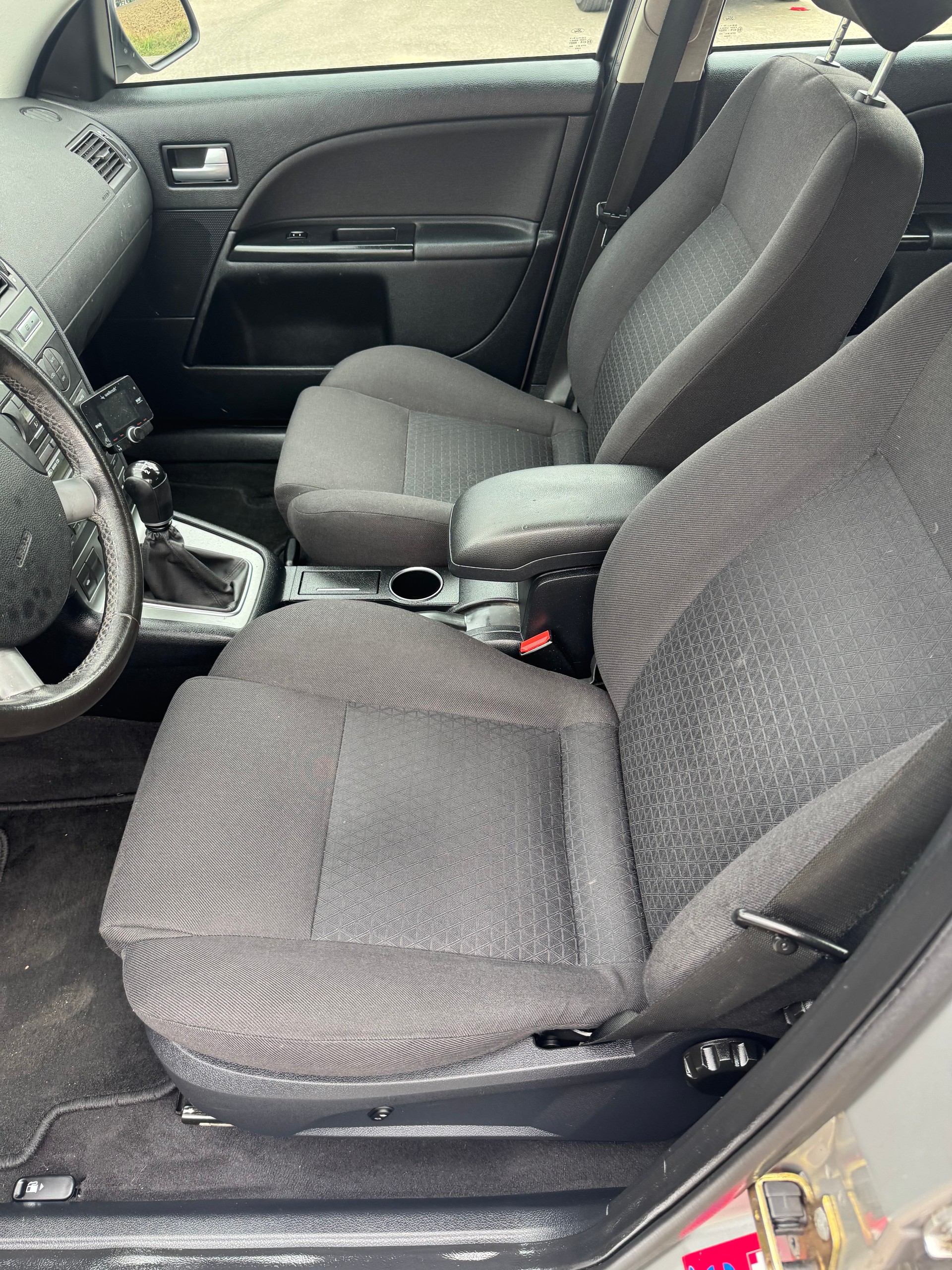 FORD Mondeo 2.0i 16V Ghia-image-9
