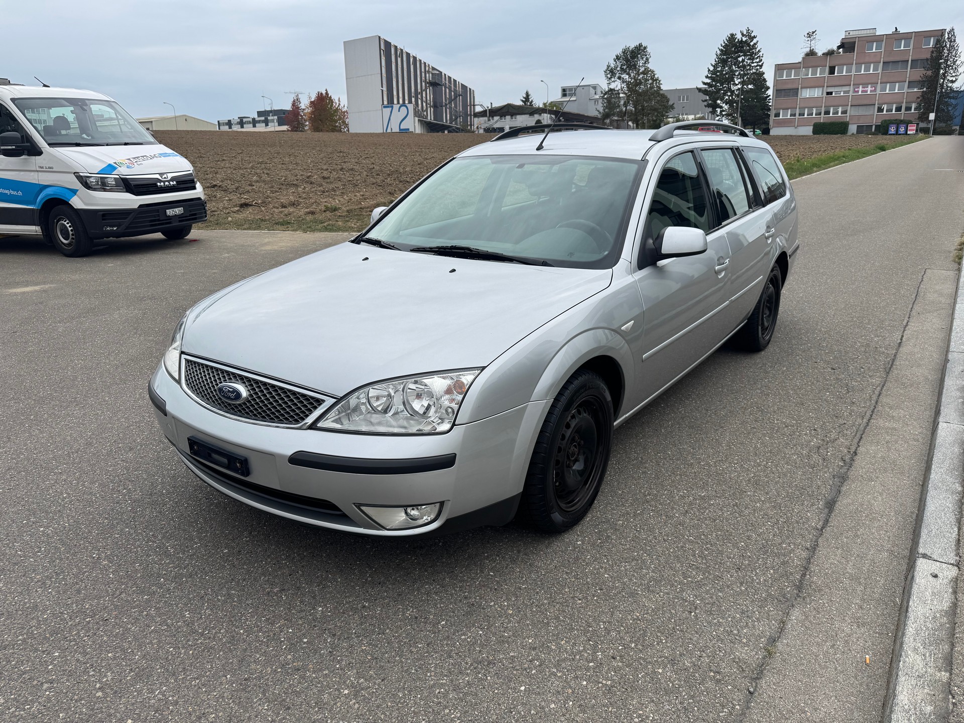 FORD Mondeo 2.0i 16V Ghia-image-3