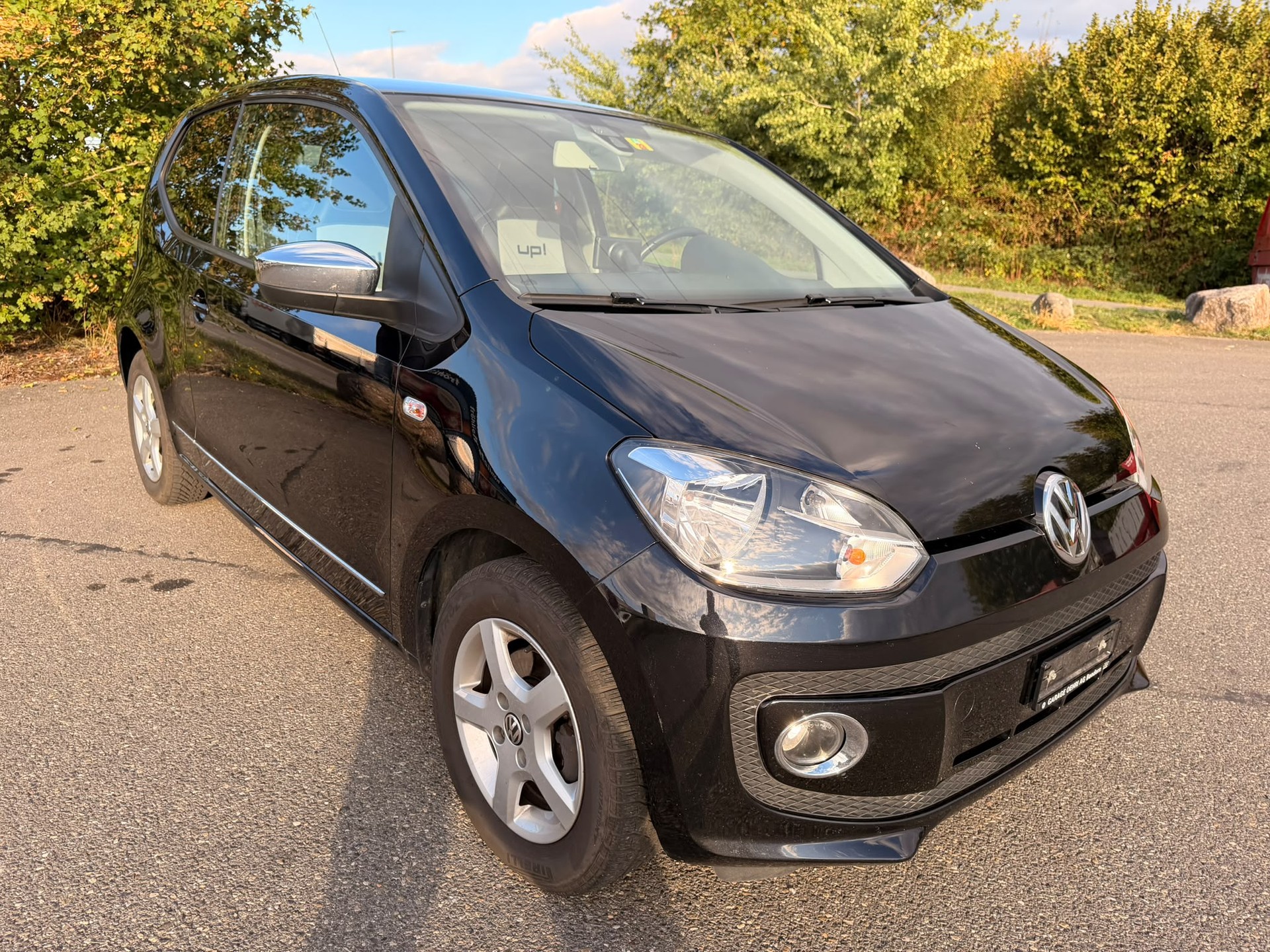 VW Up 1.0 white up-image-1