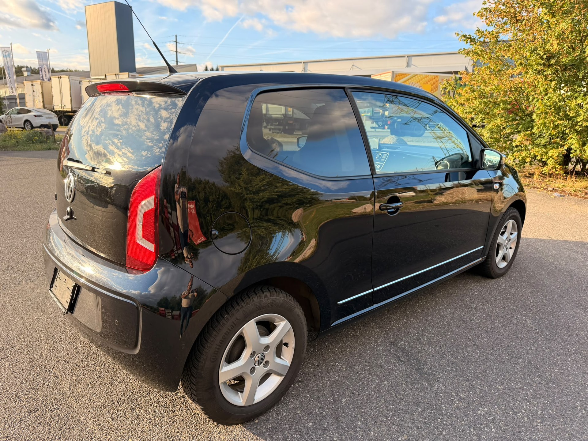 VW Up 1.0 white up-image-3
