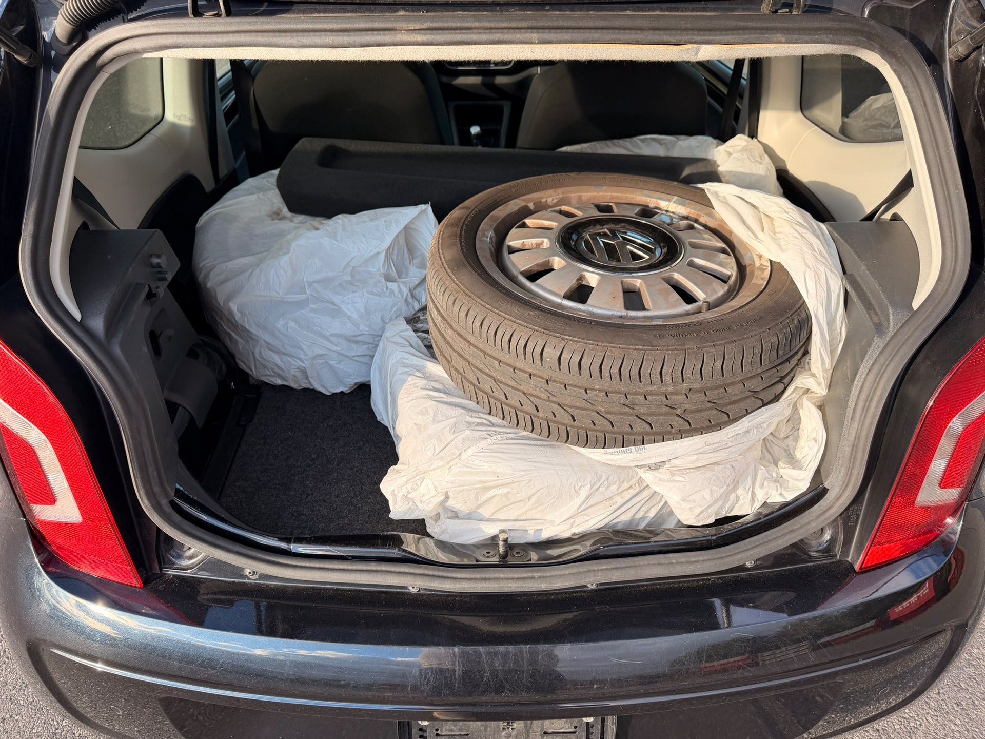 VW Up 1.0 white up-image-8