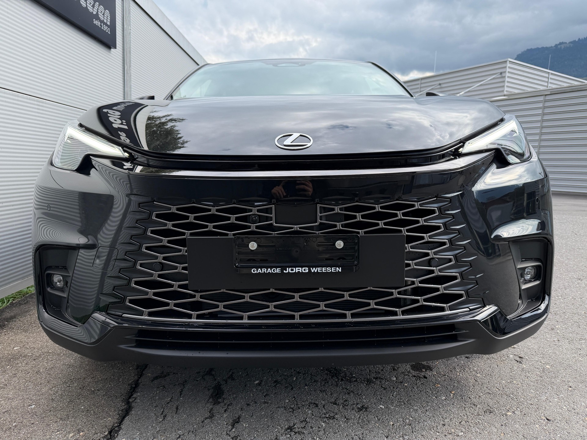 LEXUS LBX 1.5 Hybrid Vibrant Edition AWD-image-1