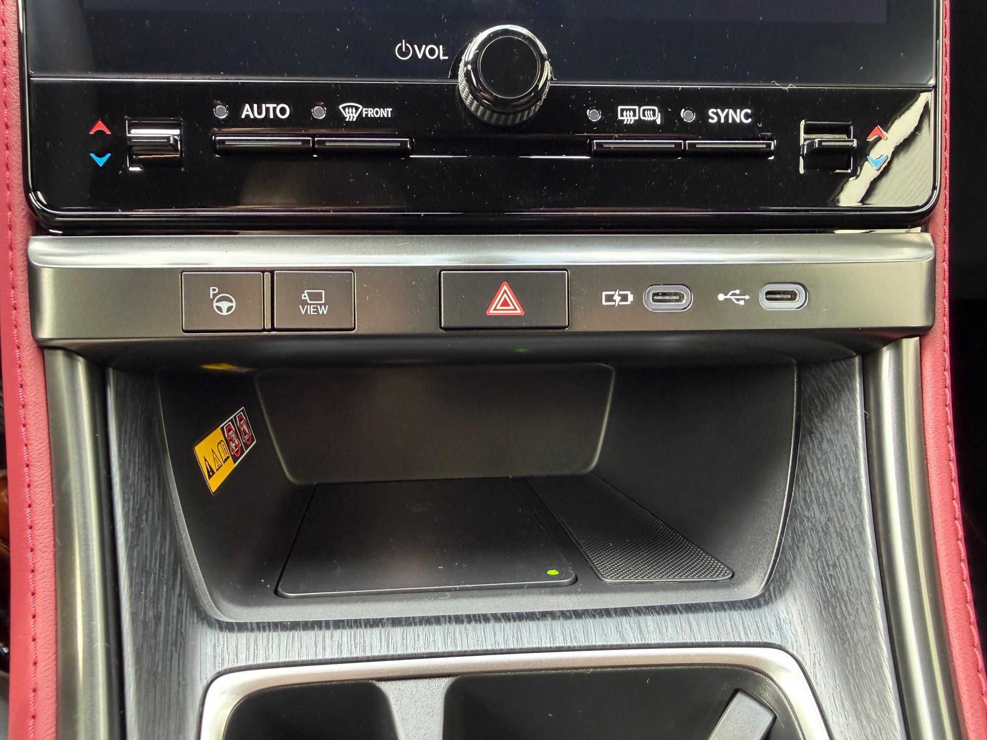 LEXUS LBX 1.5 Hybrid Vibrant Edition AWD-image-15