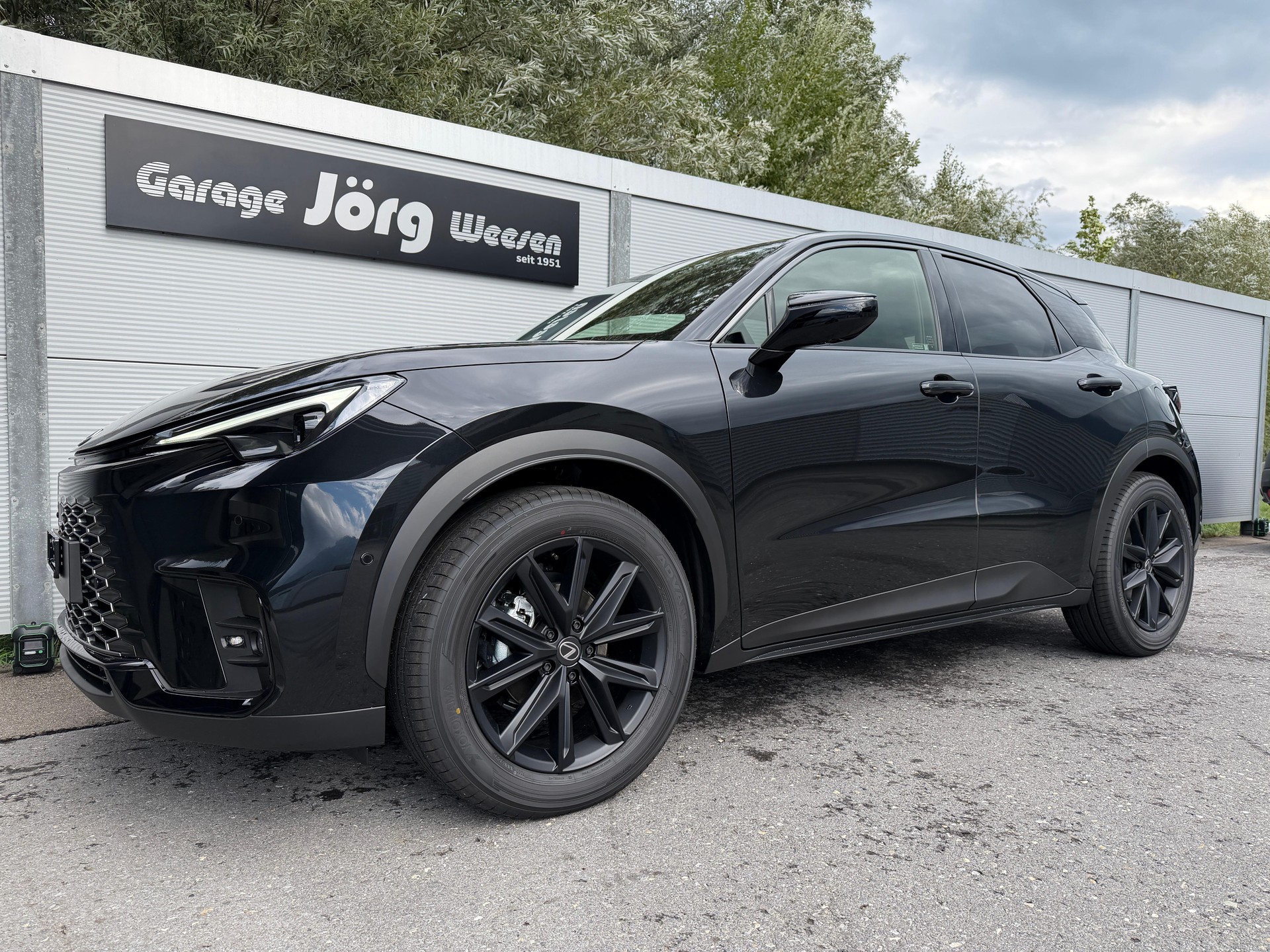 LEXUS LBX 1.5 Hybrid Vibrant Edition AWD-image-0