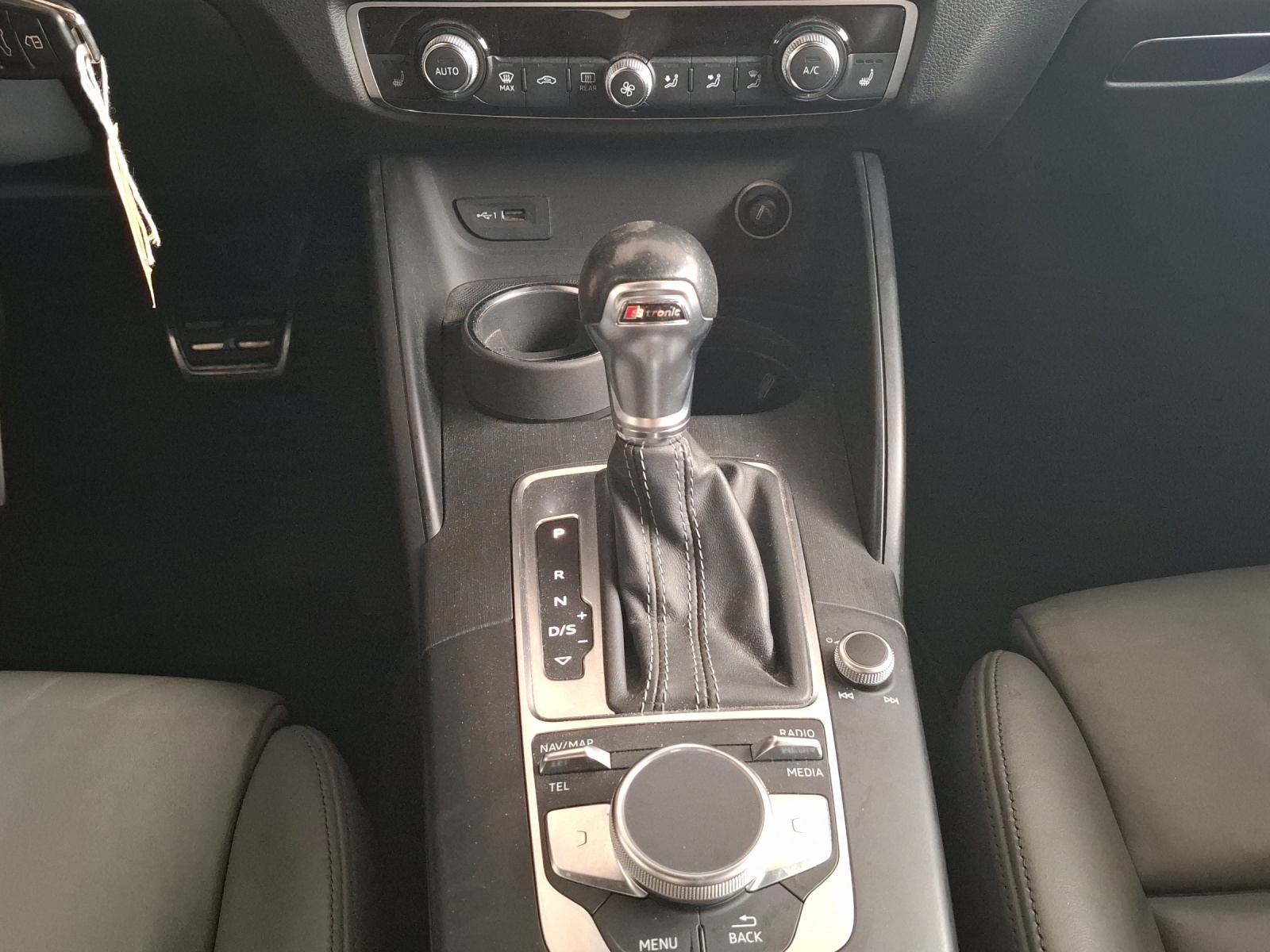 AUDI A3 Sportback 2.0 TFSI Sport S-tronic-image-12