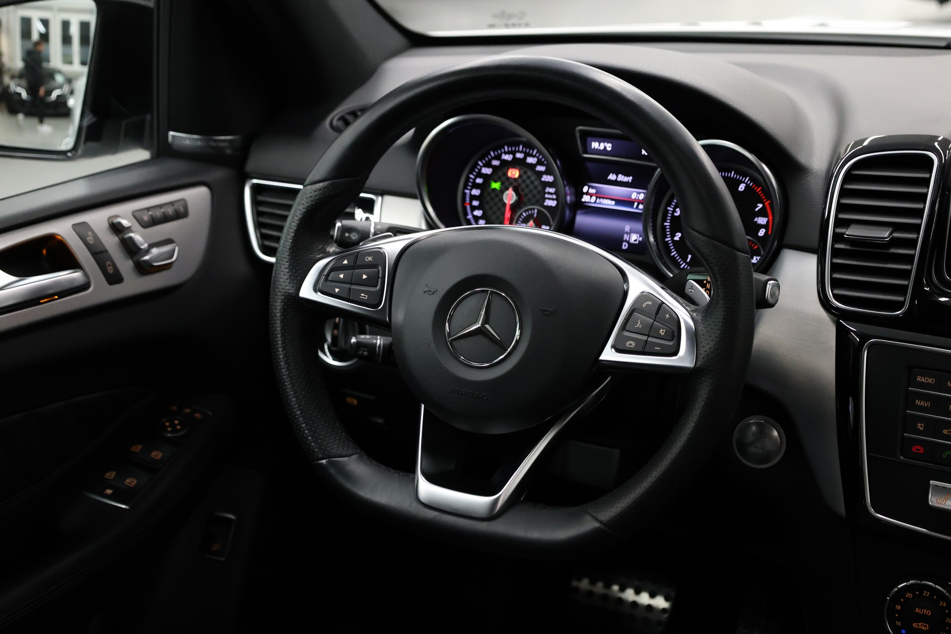MERCEDES-BENZ GLE 400 V6-image-18