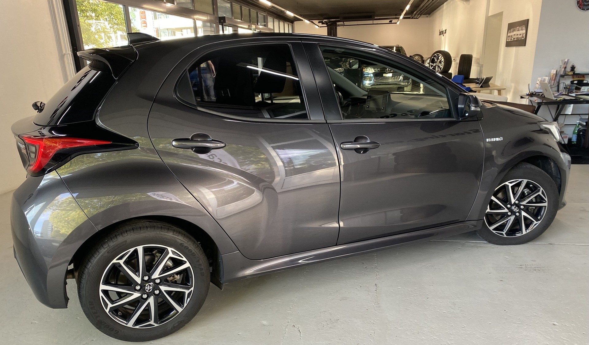 TOYOTA Yaris 1.5 Trend e-CVT-image-6
