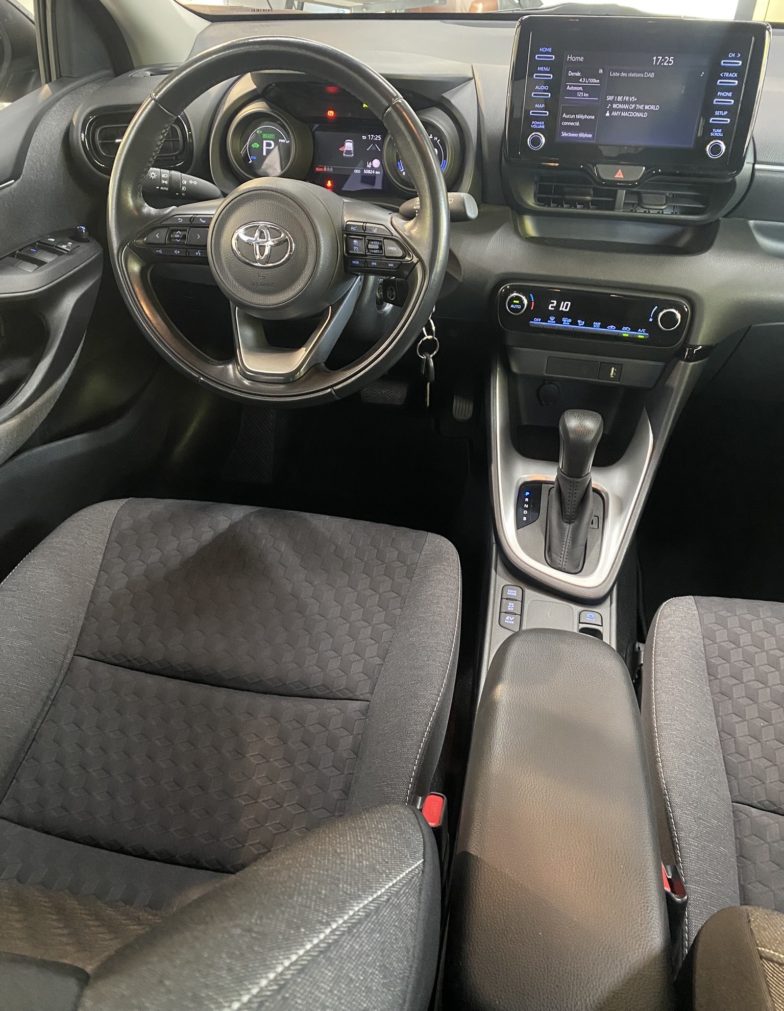 TOYOTA Yaris 1.5 Trend e-CVT-image-18