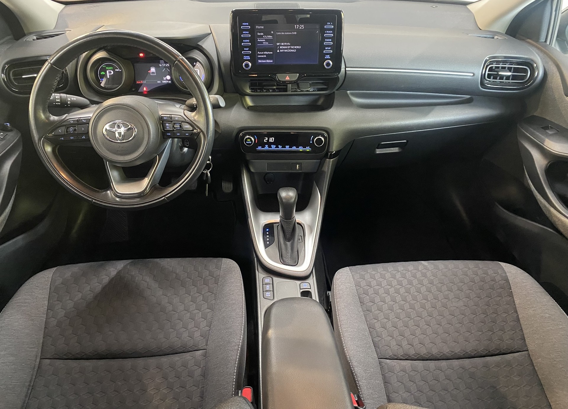 TOYOTA Yaris 1.5 Trend e-CVT-image-17