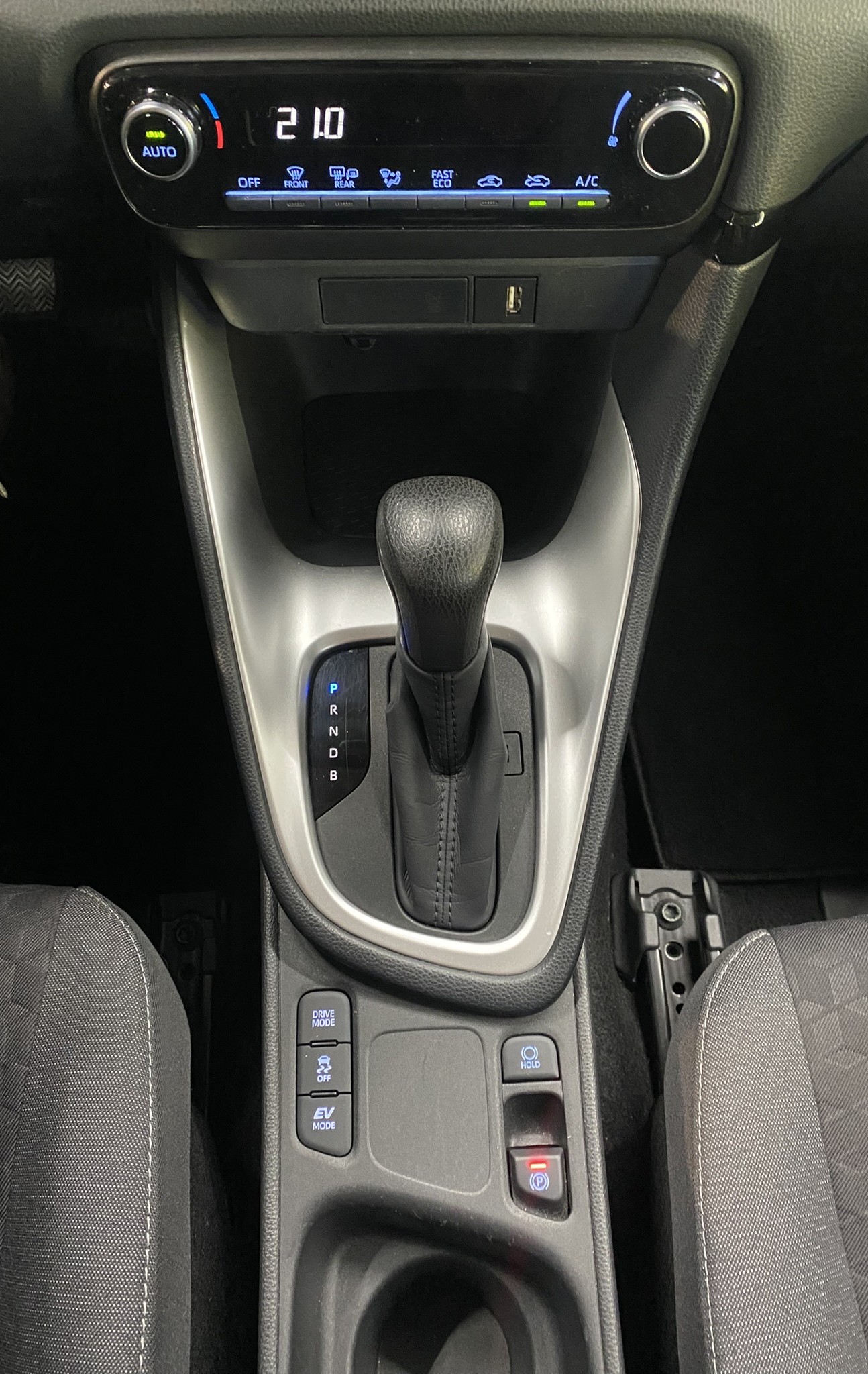 TOYOTA Yaris 1.5 Trend e-CVT-image-24