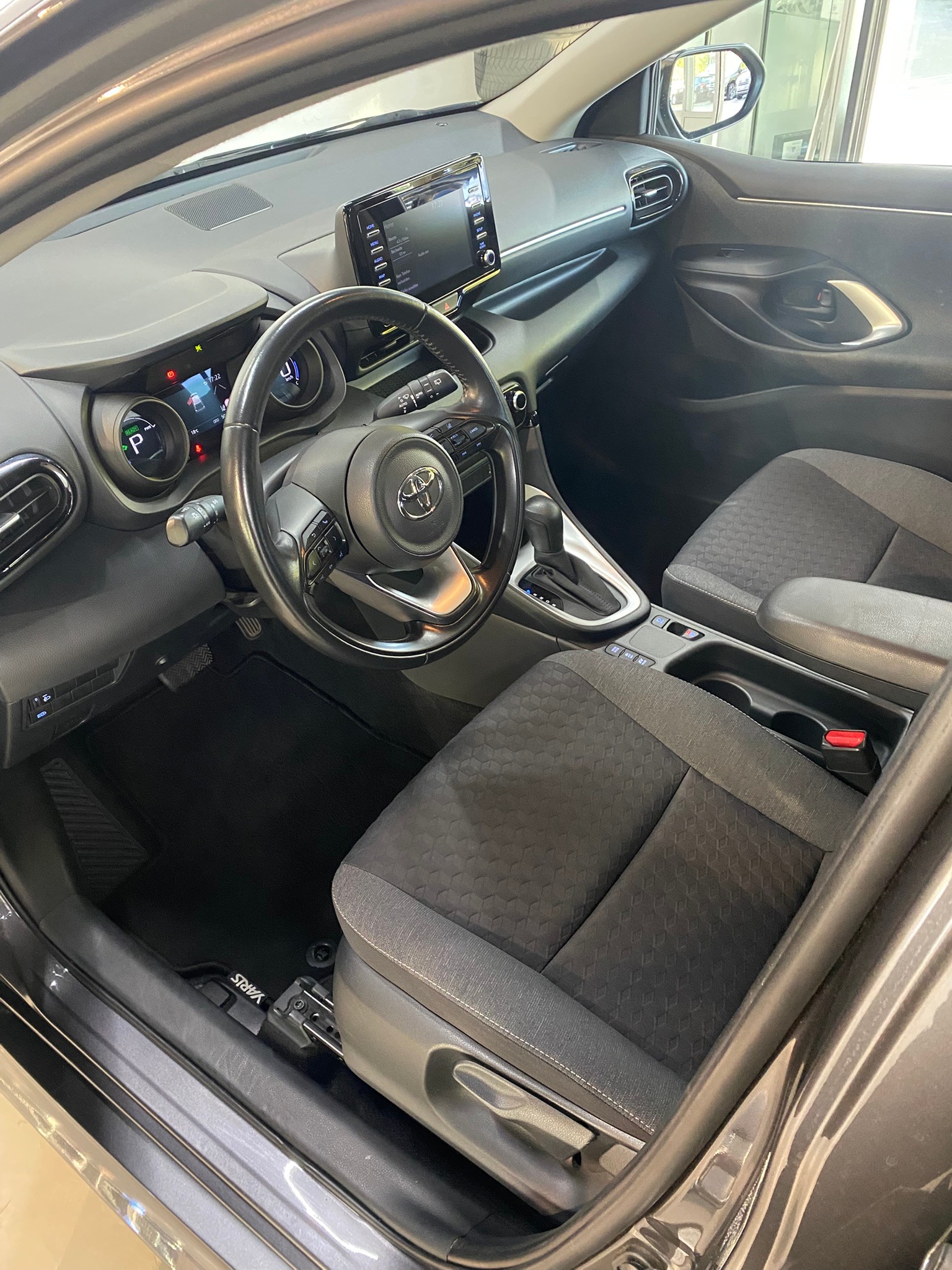 TOYOTA Yaris 1.5 Trend e-CVT-image-16