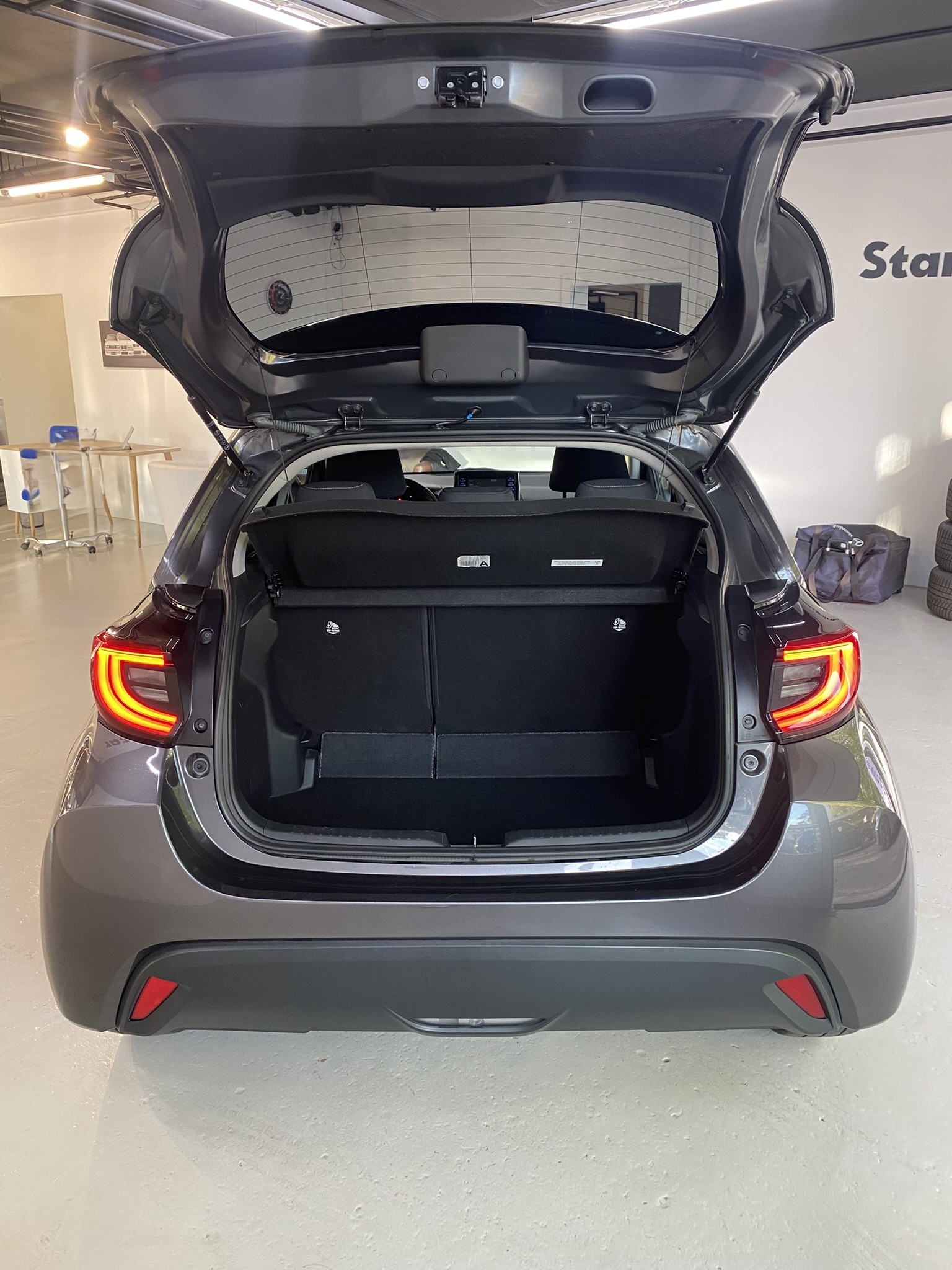 TOYOTA Yaris 1.5 Trend e-CVT-image-14