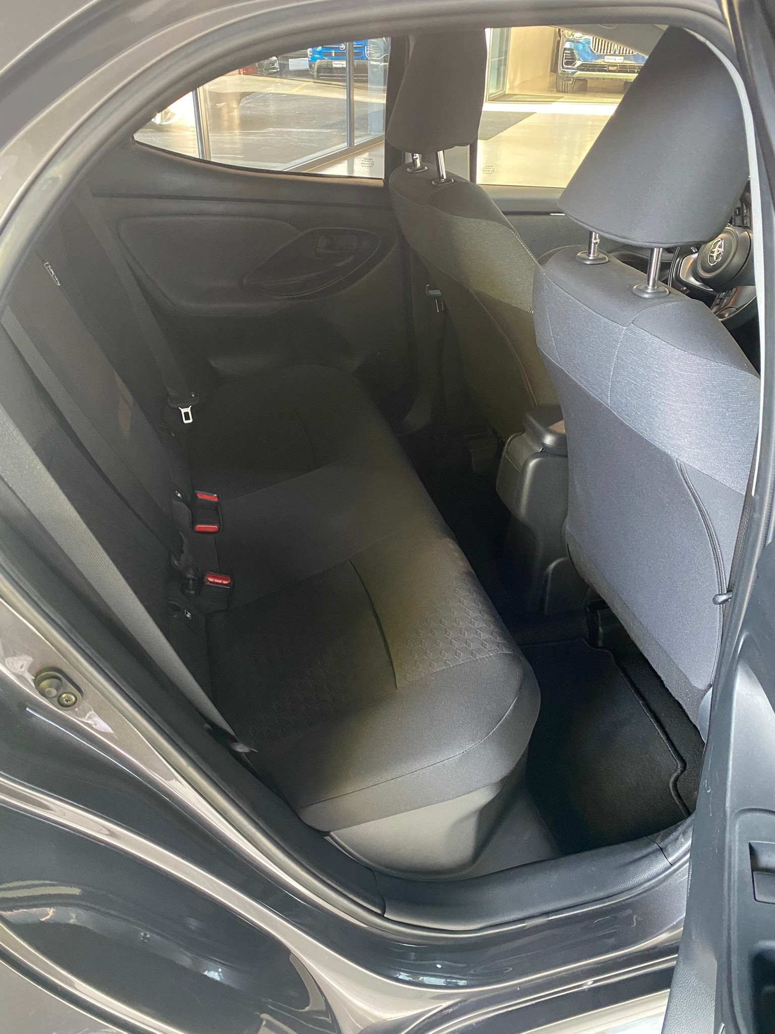 TOYOTA Yaris 1.5 Trend e-CVT-image-29