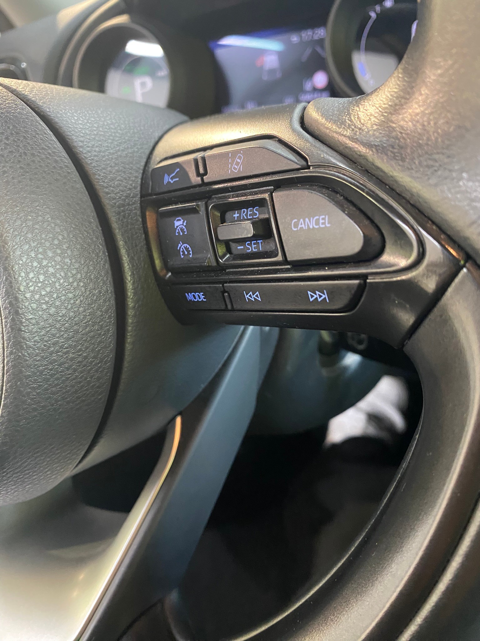 TOYOTA Yaris 1.5 Trend e-CVT-image-20