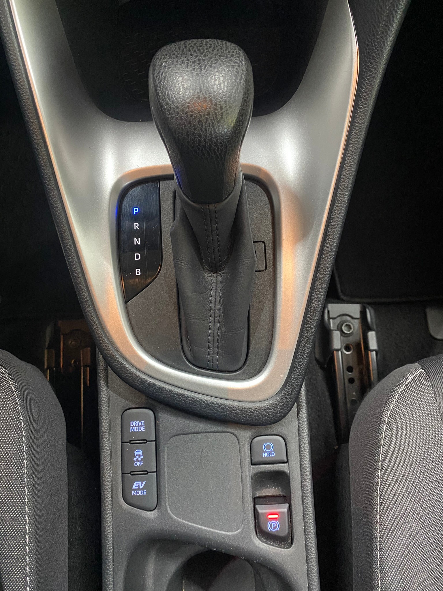 TOYOTA Yaris 1.5 Trend e-CVT-image-26