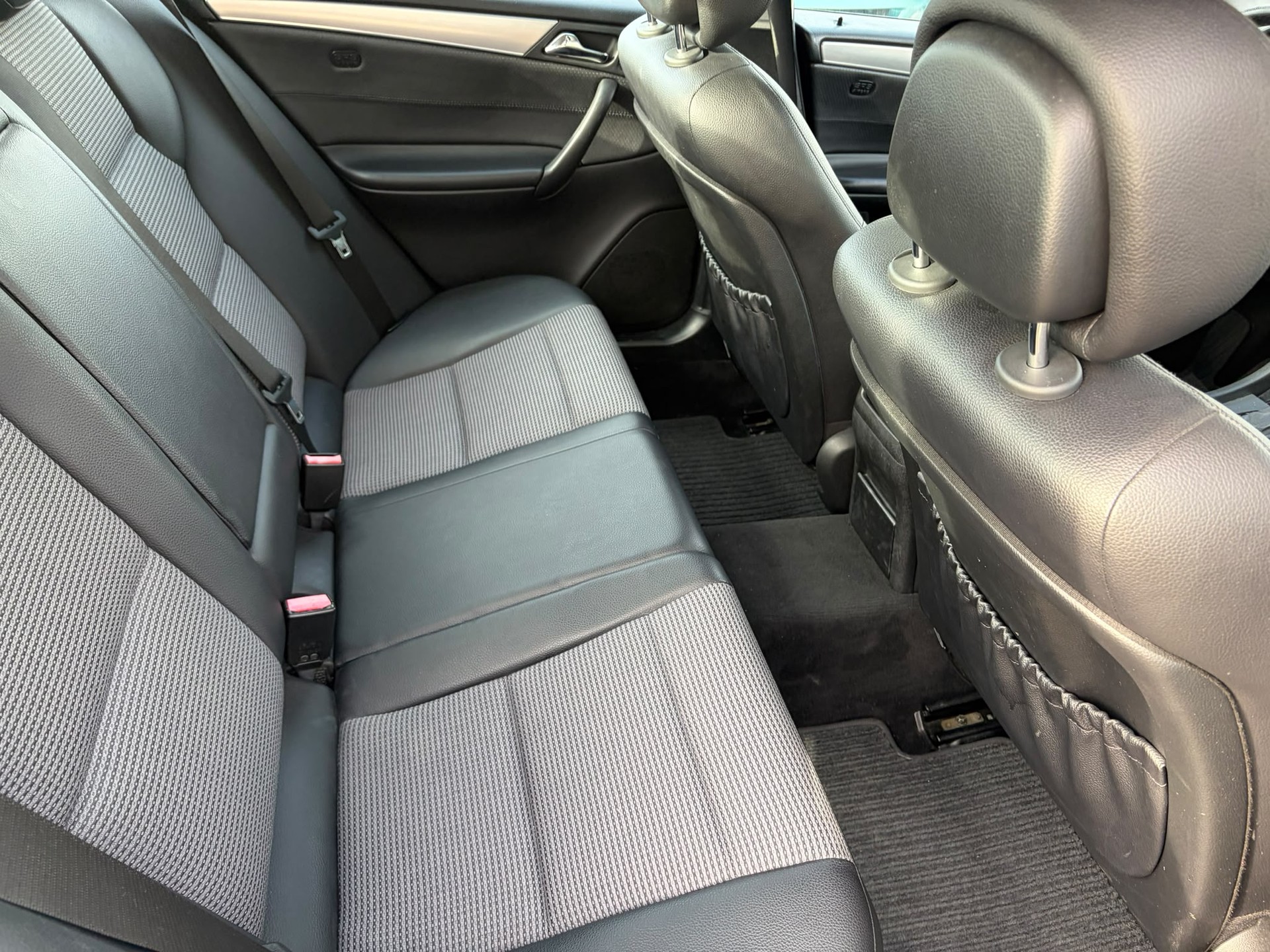 MERCEDES-BENZ C 220 CDI Avantgarde-image-13