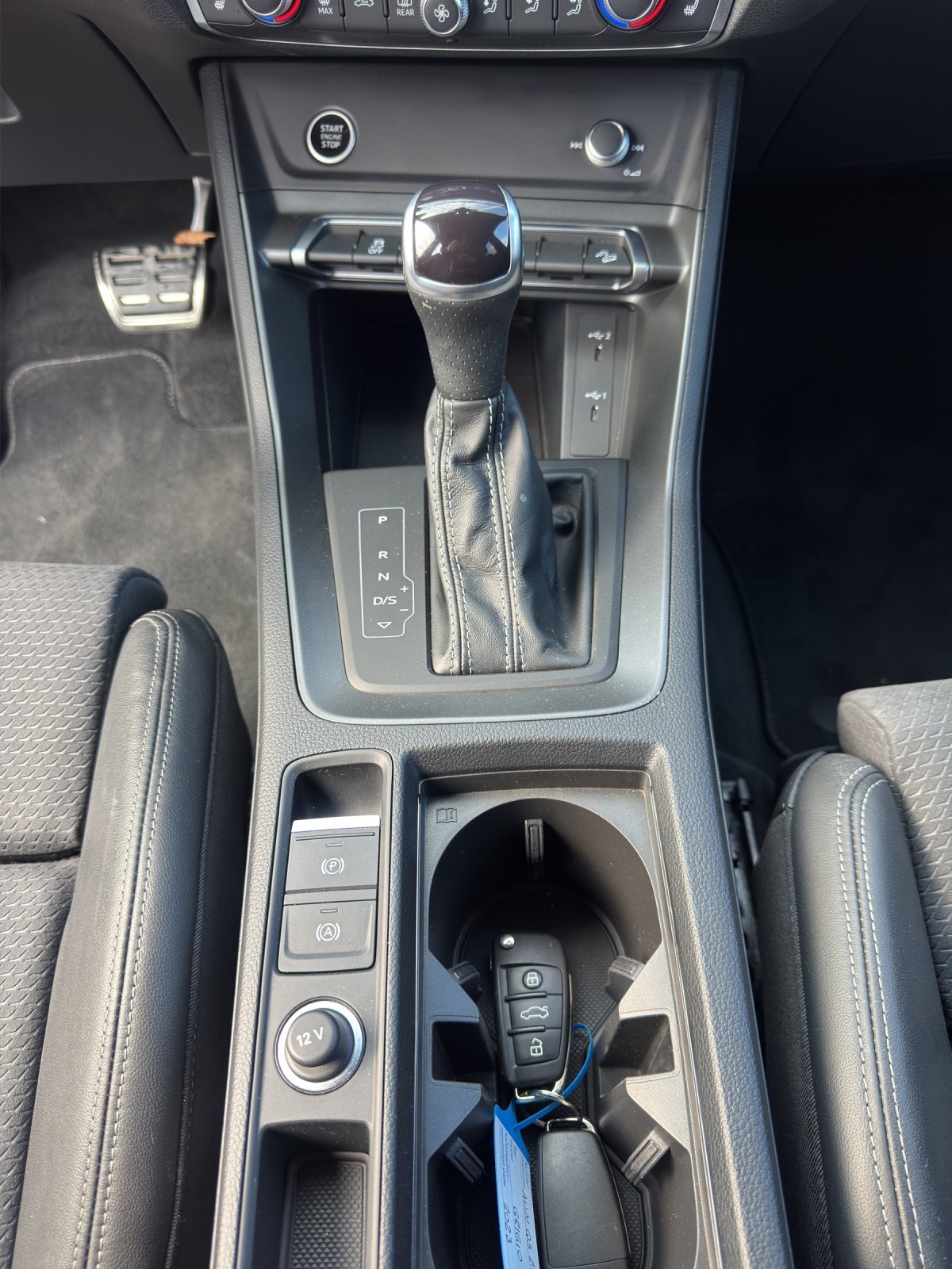AUDI Q3 40 TFSI S line quattro S-tronic-image-15