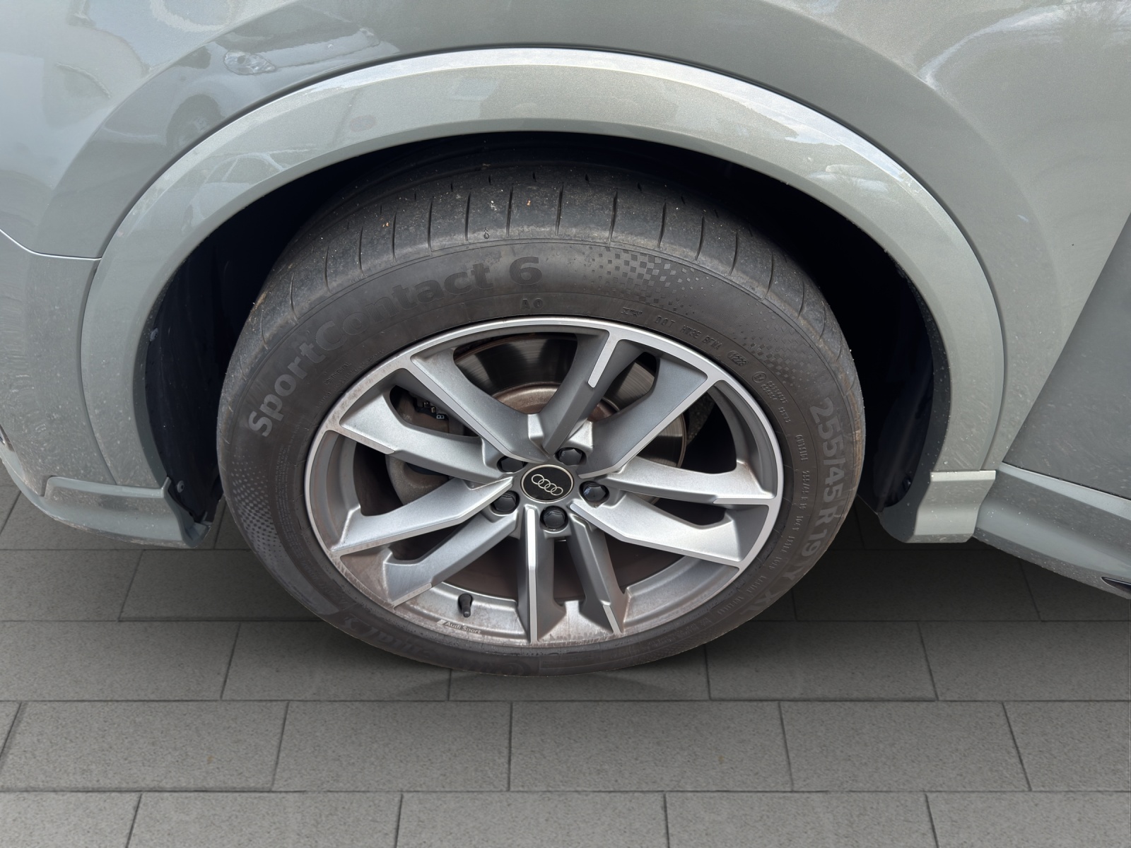 AUDI Q3 40 TFSI S line quattro S-tronic-image-8