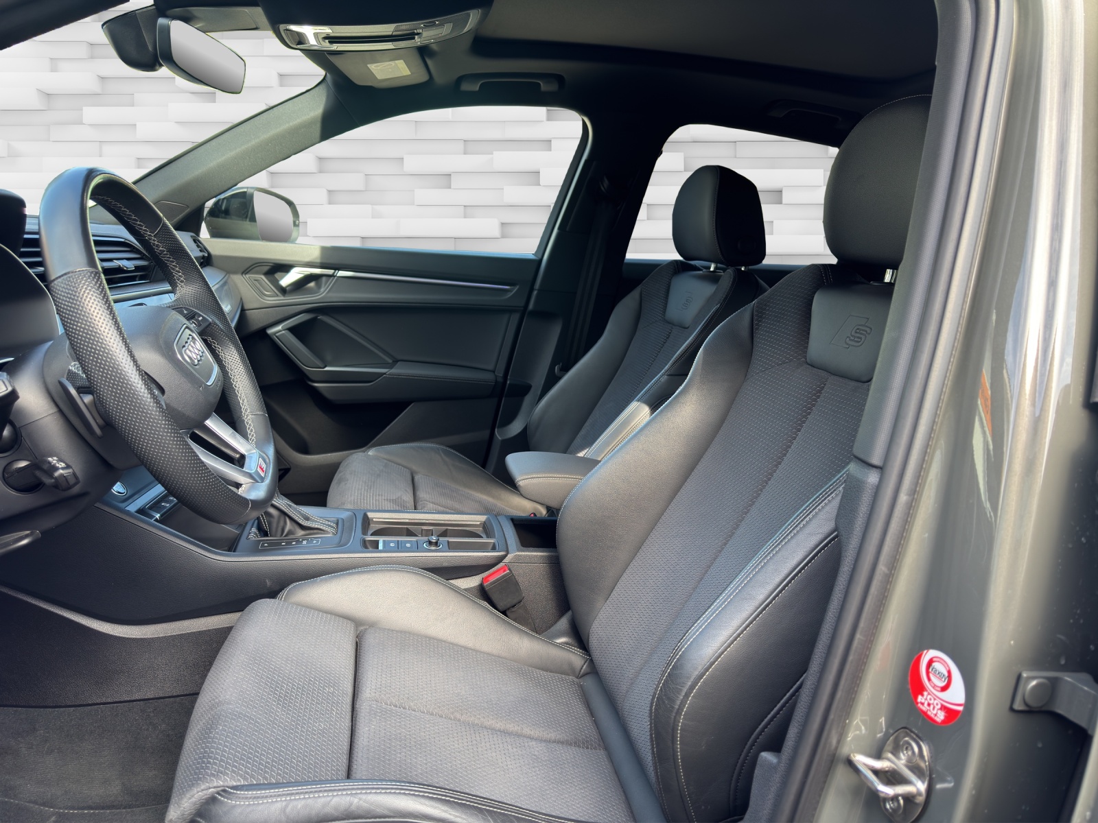 AUDI Q3 40 TFSI S line quattro S-tronic-image-9