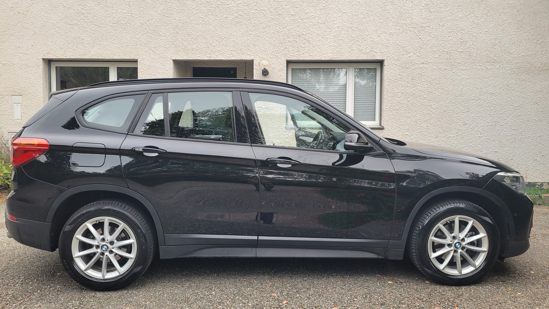 BMW 18d xDrive-image-2