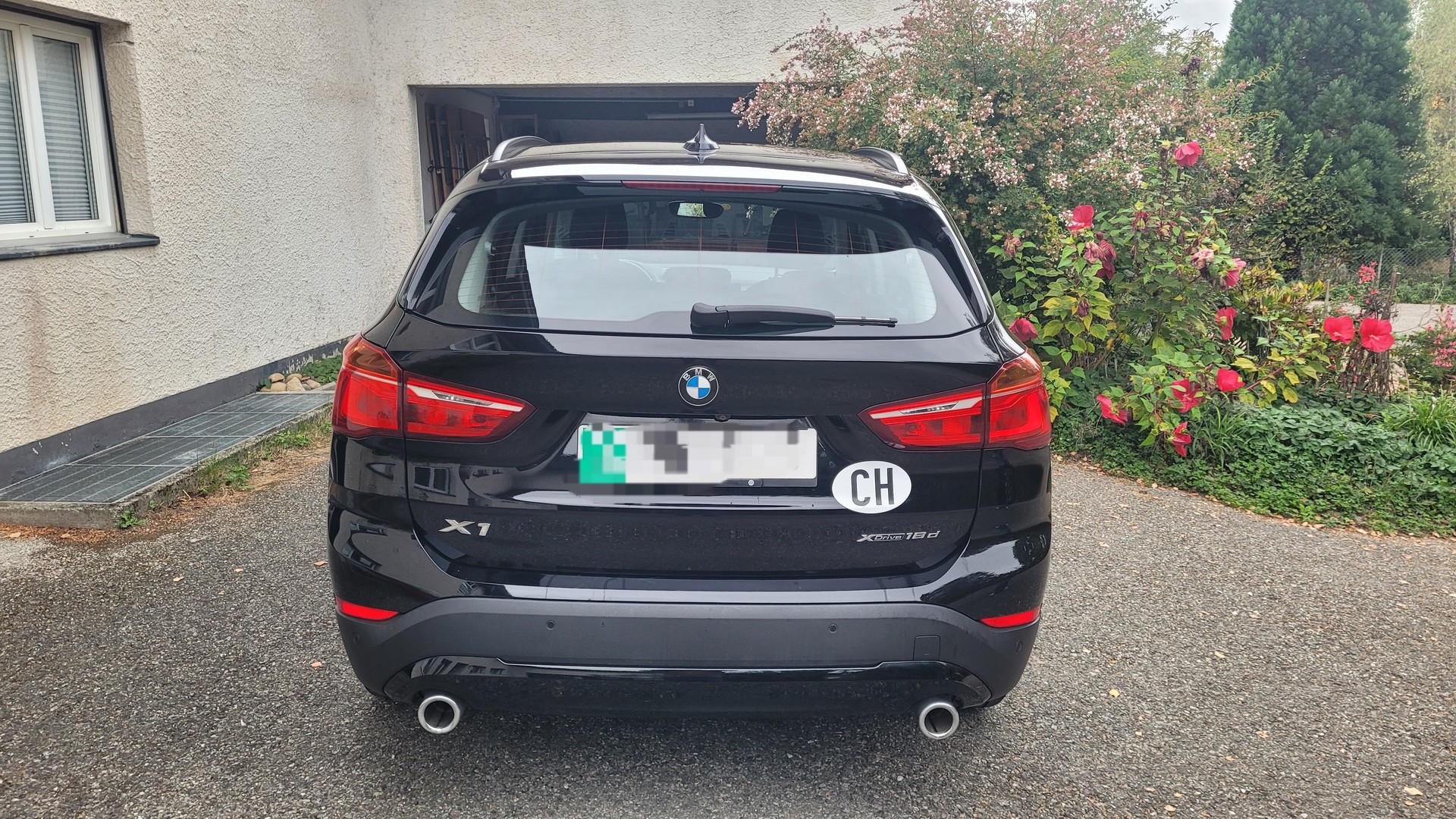BMW 18d xDrive-image-1