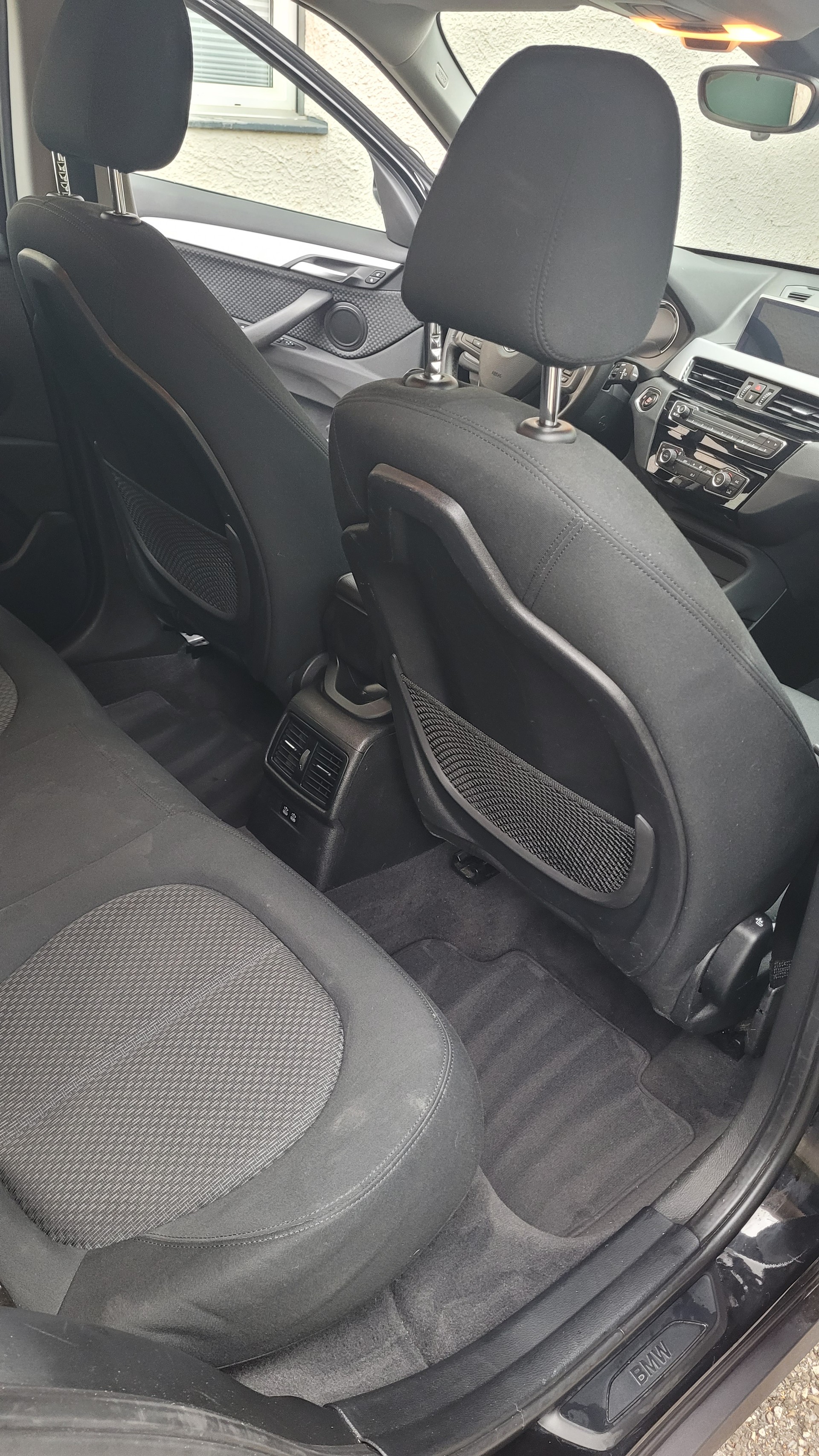 BMW 18d xDrive-image-5