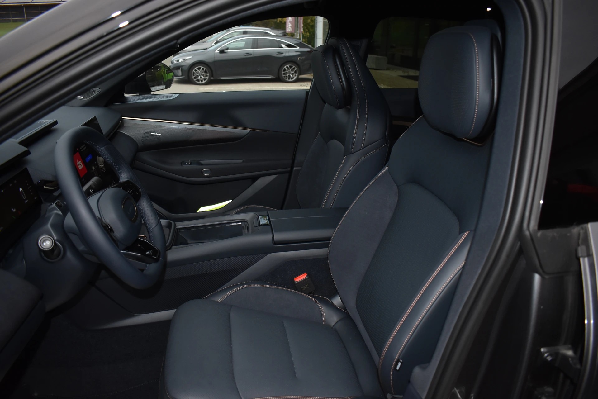 LYNK & CO 08 1.5 PHEV More-image-11