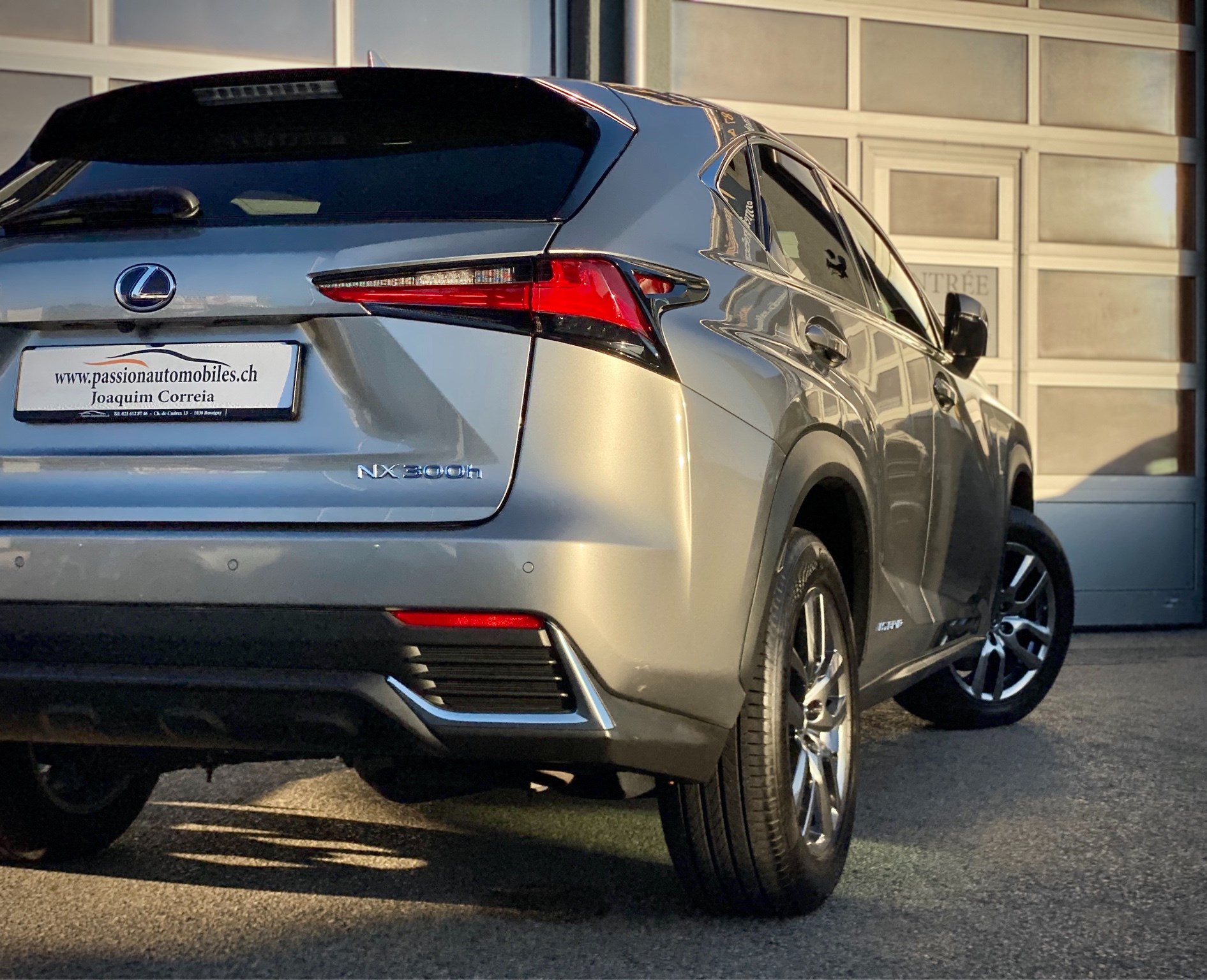 LEXUS NX 300h Diamond E-Four Automatic - Véhicule Suisse (CH)-image-3