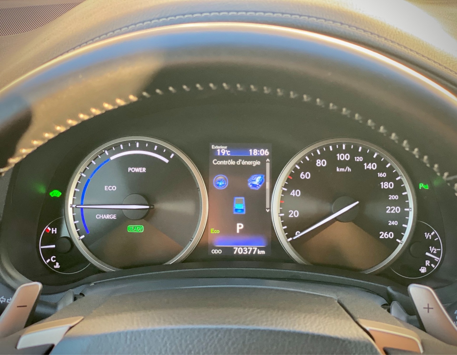 LEXUS NX 300h Diamond E-Four Automatic - Véhicule Suisse (CH)-image-10