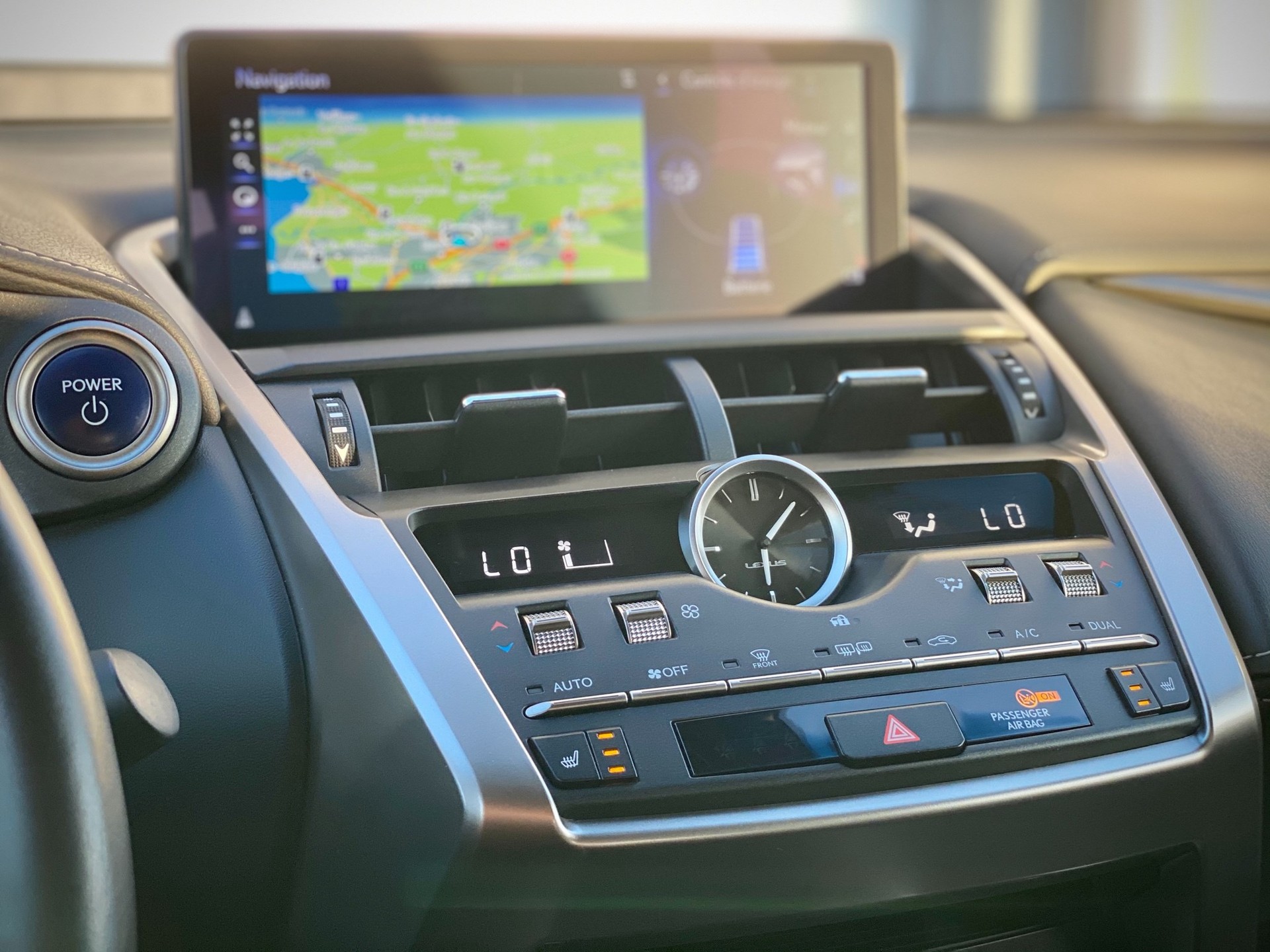 LEXUS NX 300h Diamond E-Four Automatic - Véhicule Suisse (CH)-image-11