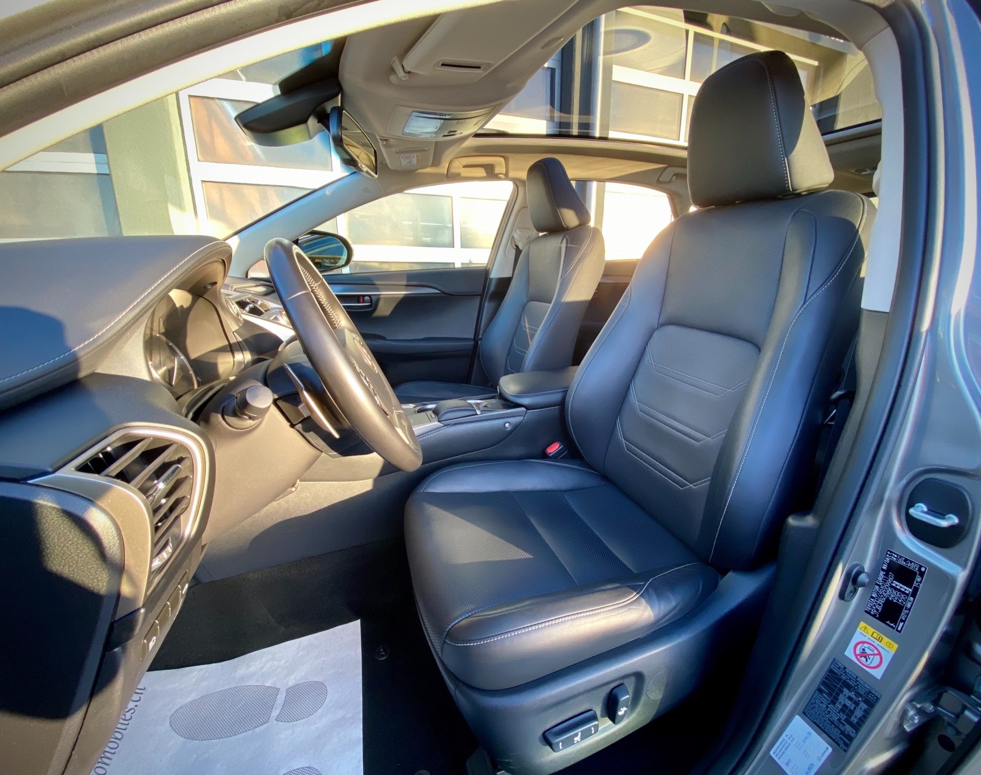 LEXUS NX 300h Diamond E-Four Automatic - Véhicule Suisse (CH)-image-8