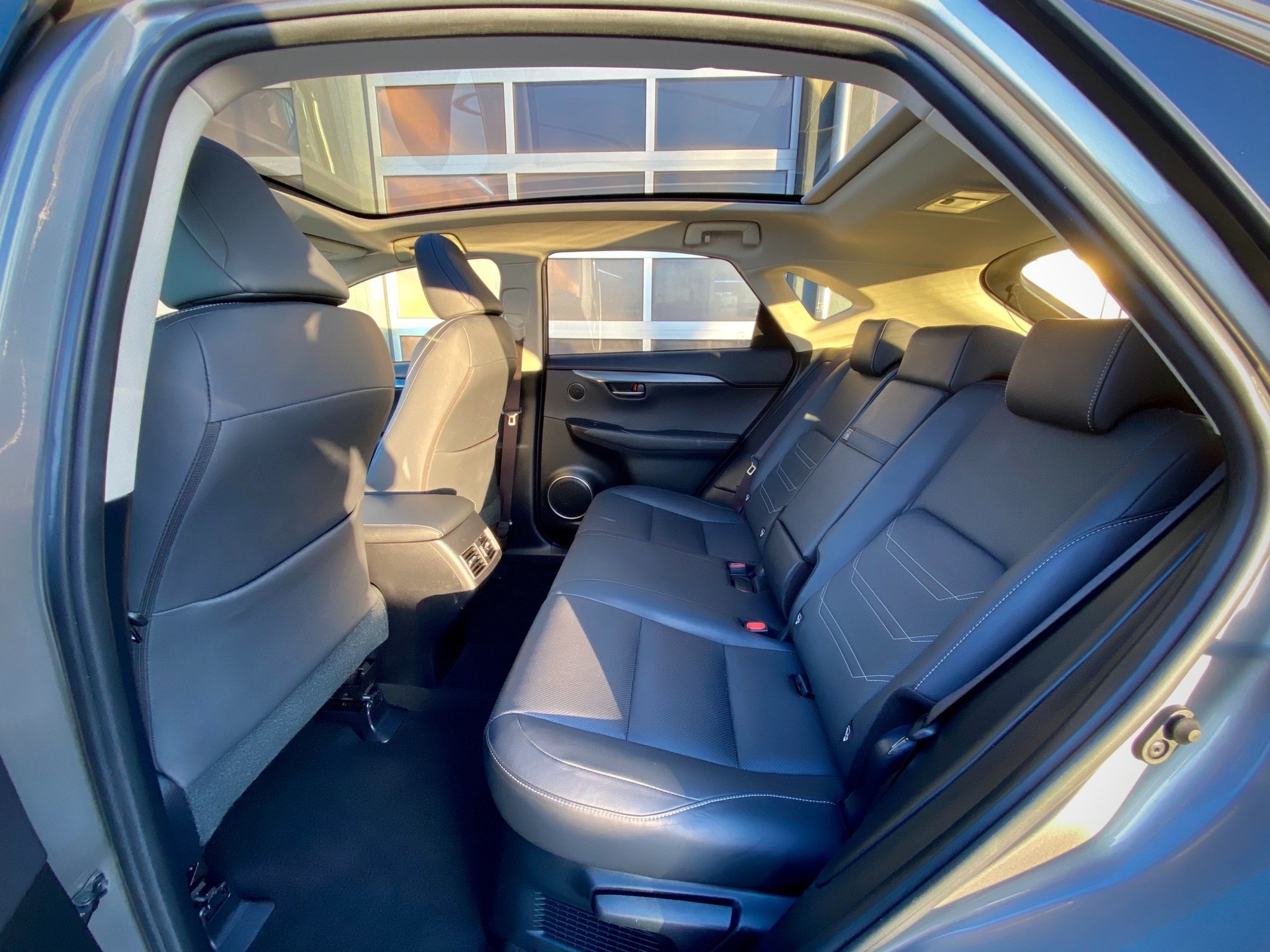 LEXUS NX 300h Diamond E-Four Automatic - Véhicule Suisse (CH)-image-9