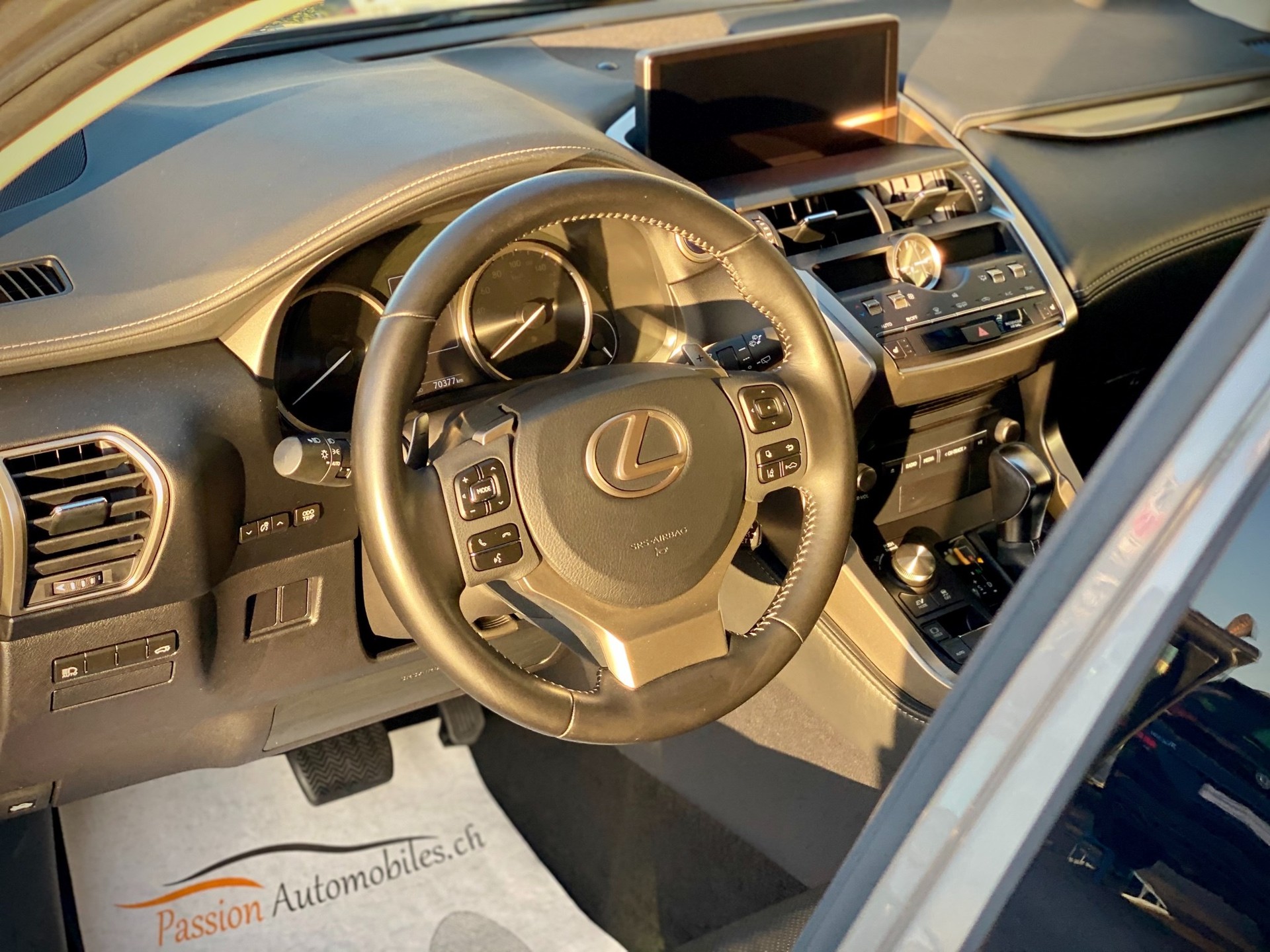 LEXUS NX 300h Diamond E-Four Automatic - Véhicule Suisse (CH)-image-7