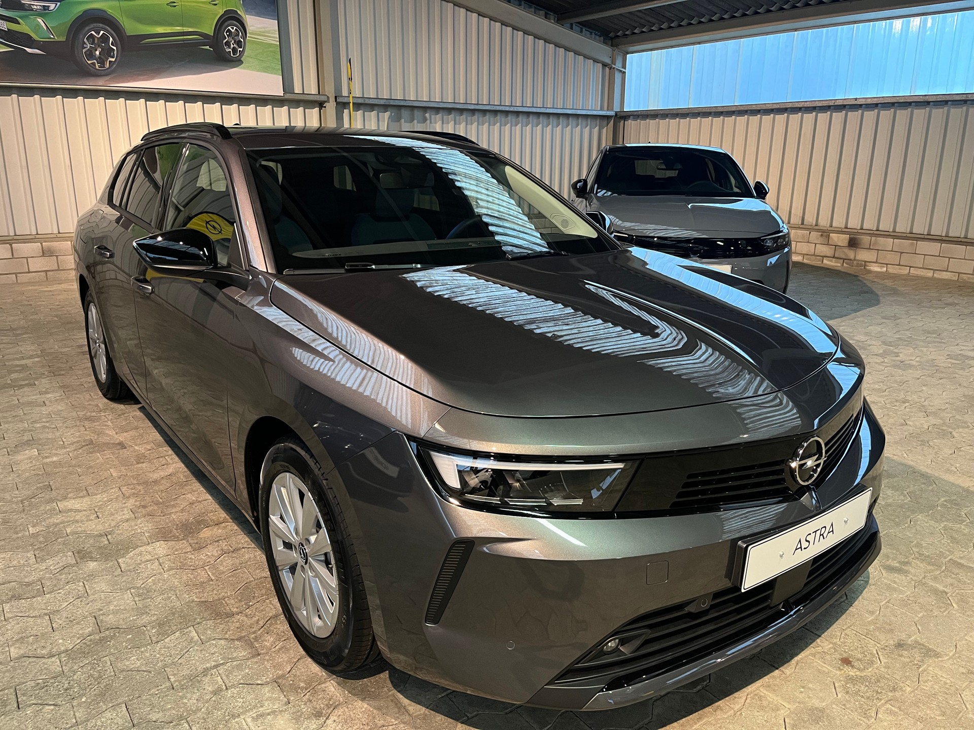 OPEL Astra Sports Tourer 1.2i Turbo Swiss A-image-9
